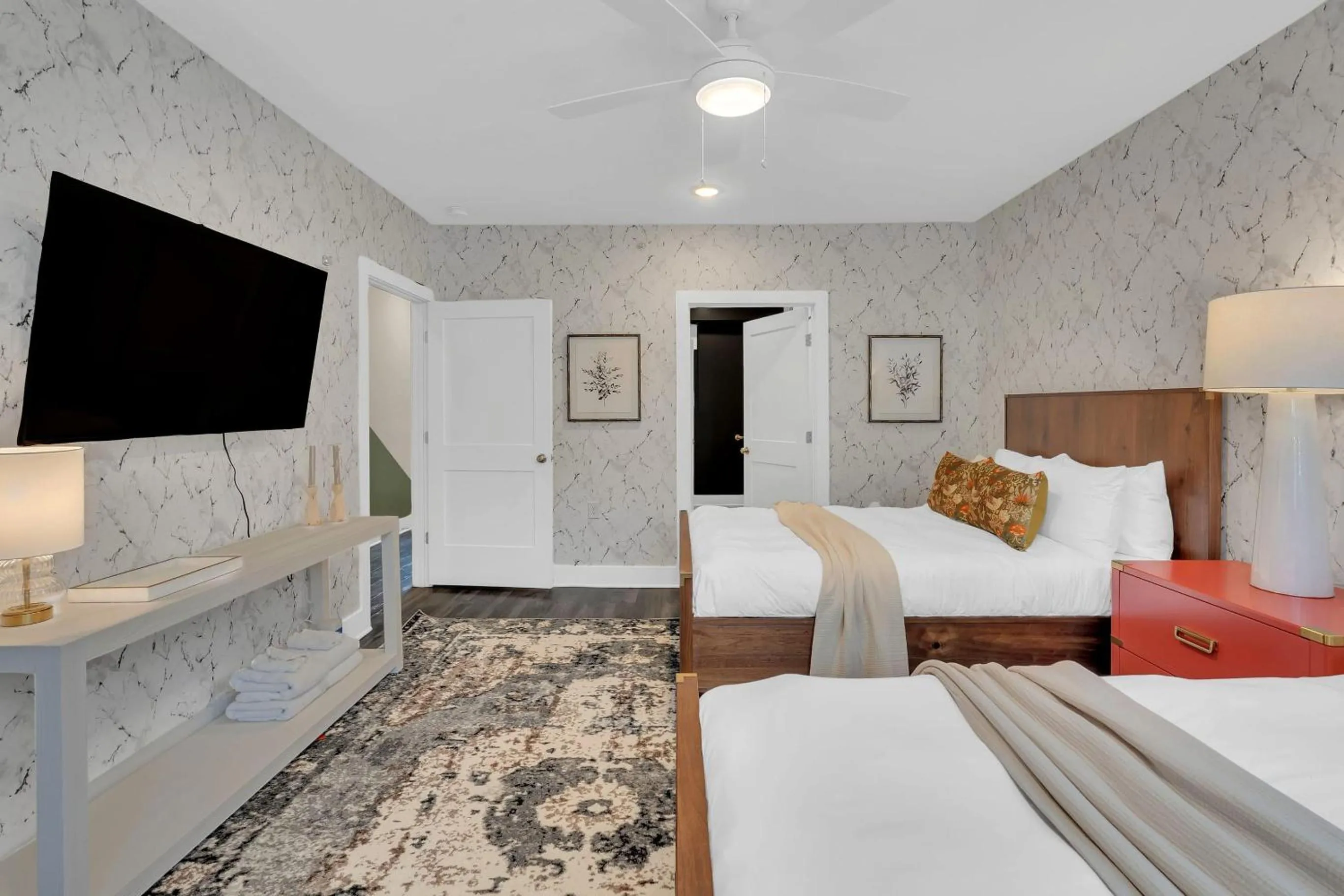 Other, Bed in The Grove 4 by AvantStay Ideal Music Location