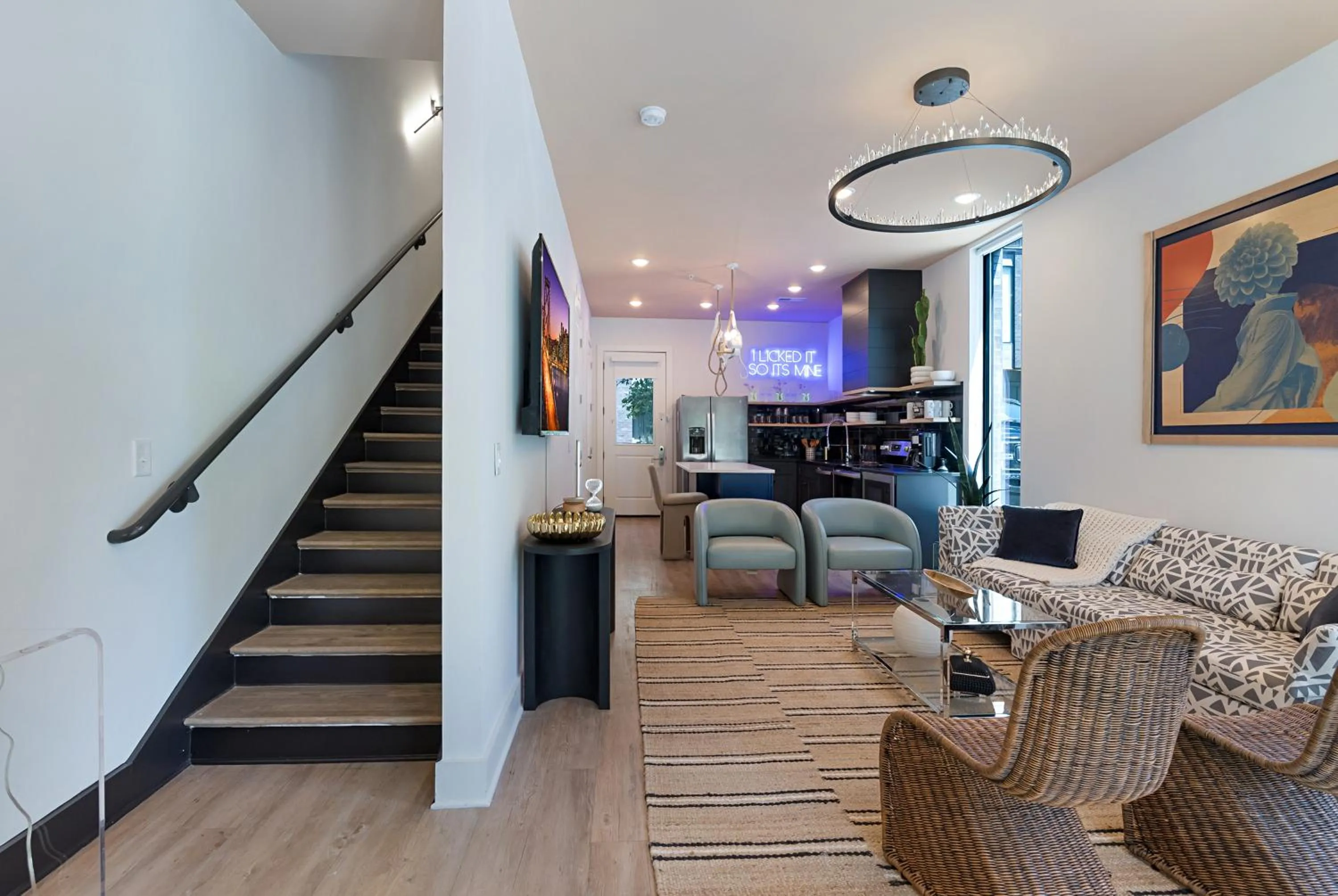 Living room in Sonder The High Note