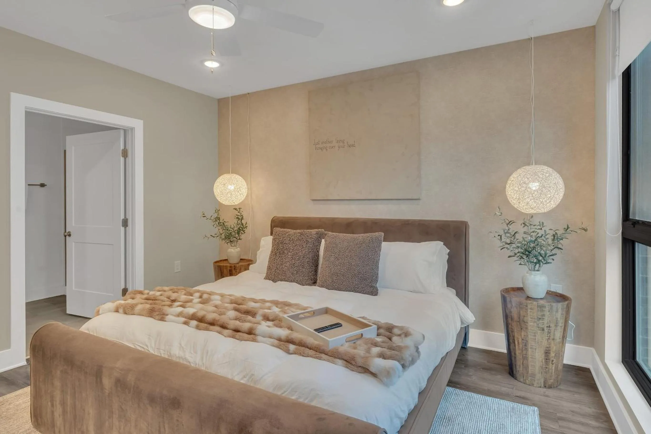 Bedroom, Bed in The Grove 4 by AvantStay Ideal Music Location