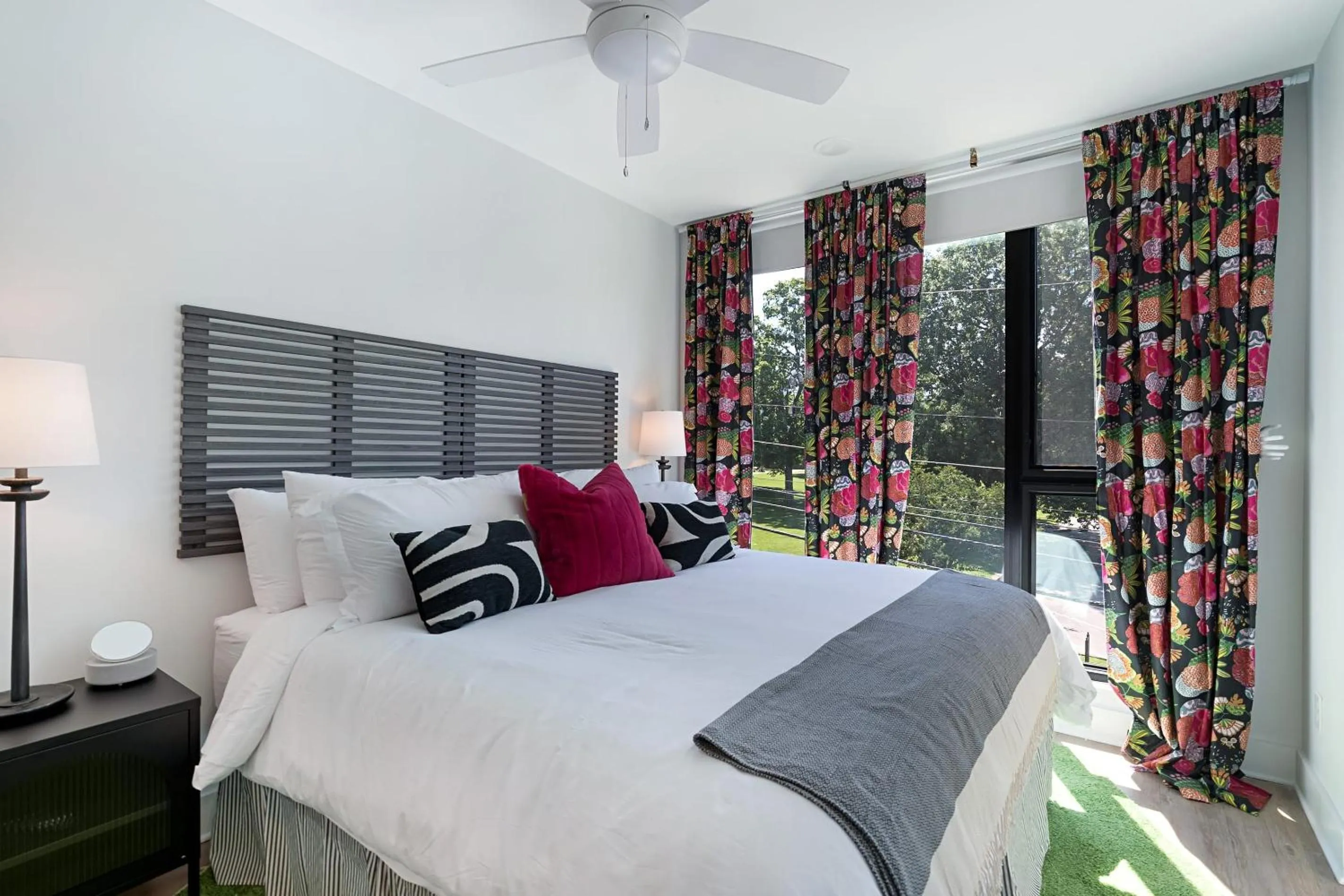 Other, Bed in The Grove 4 by AvantStay Ideal Music Location