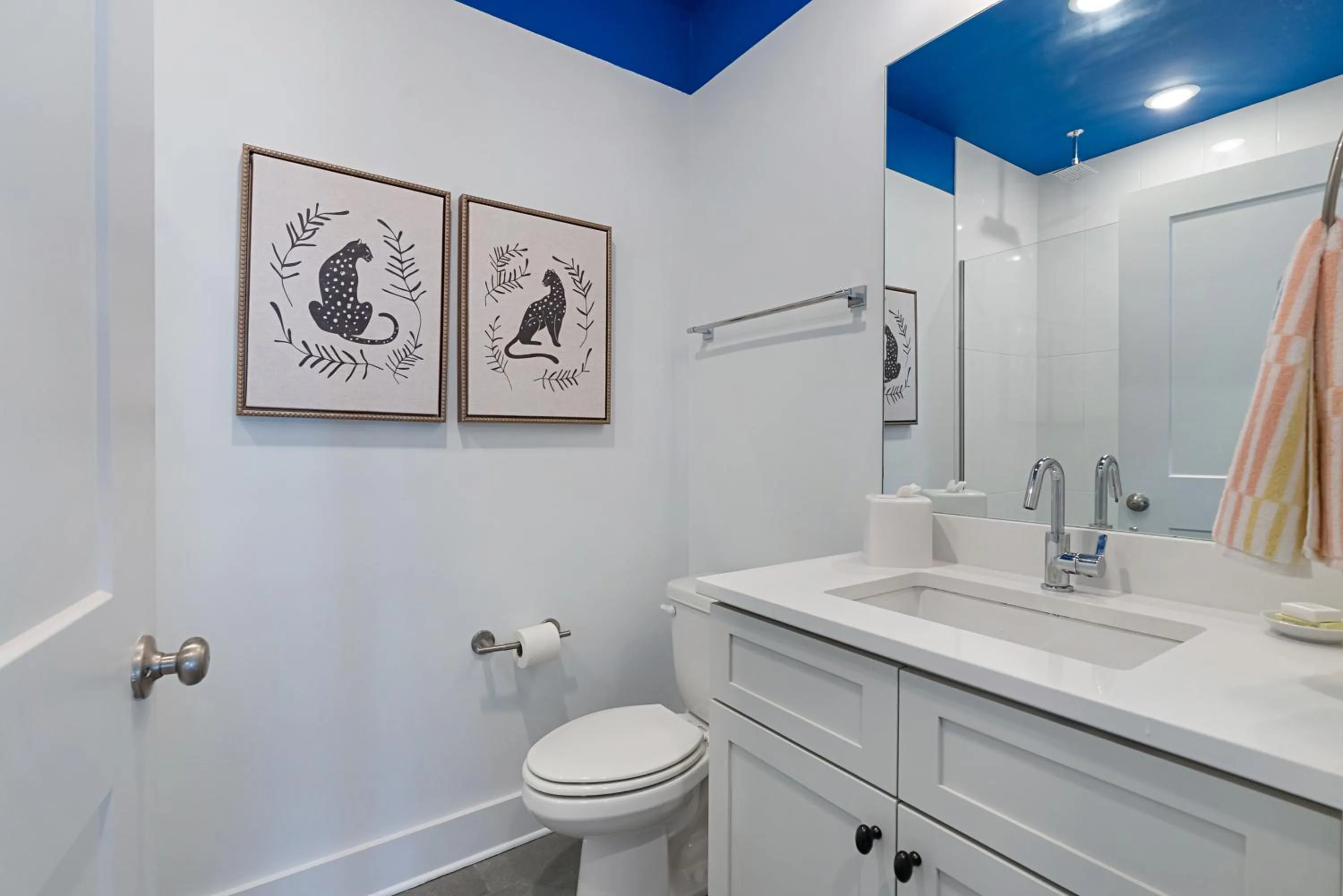 Toilet in Sonder The High Note