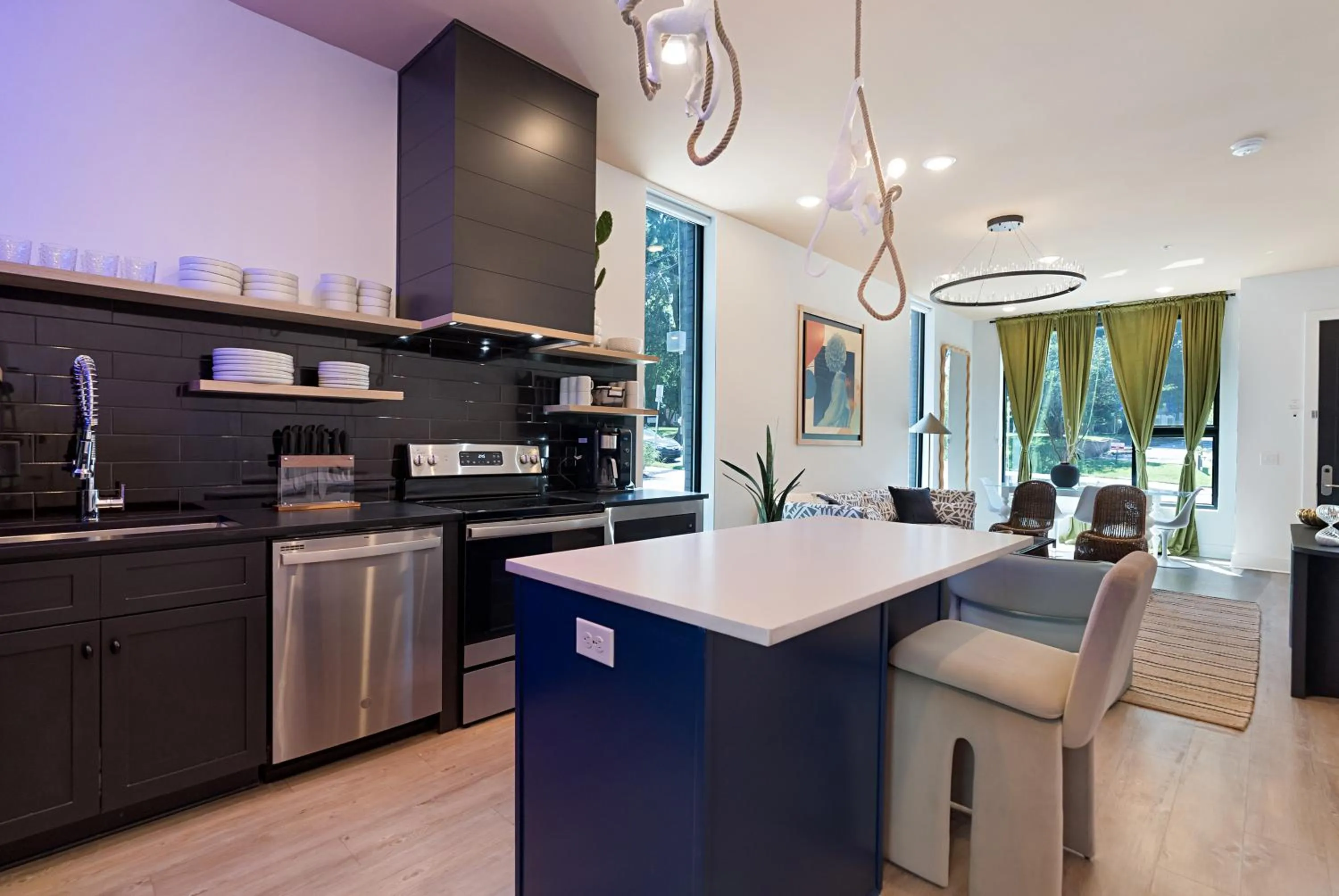 Kitchen or kitchenette in Sonder The High Note