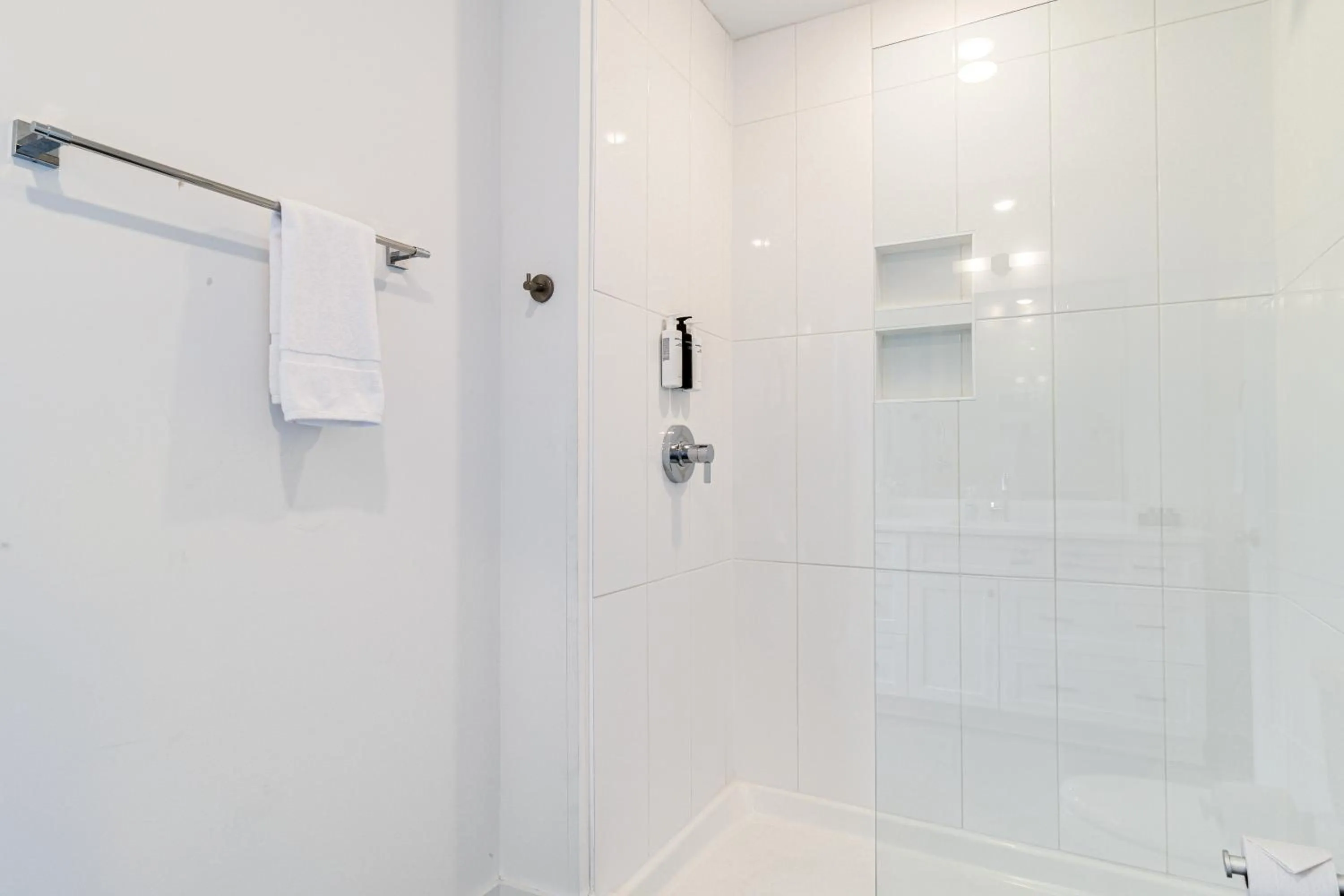 Shower in Sonder The High Note