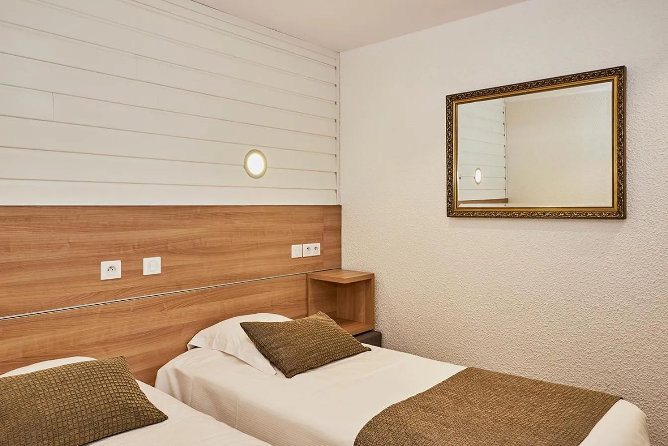 Bed in La Cremaillere Hôtel-Restaurant