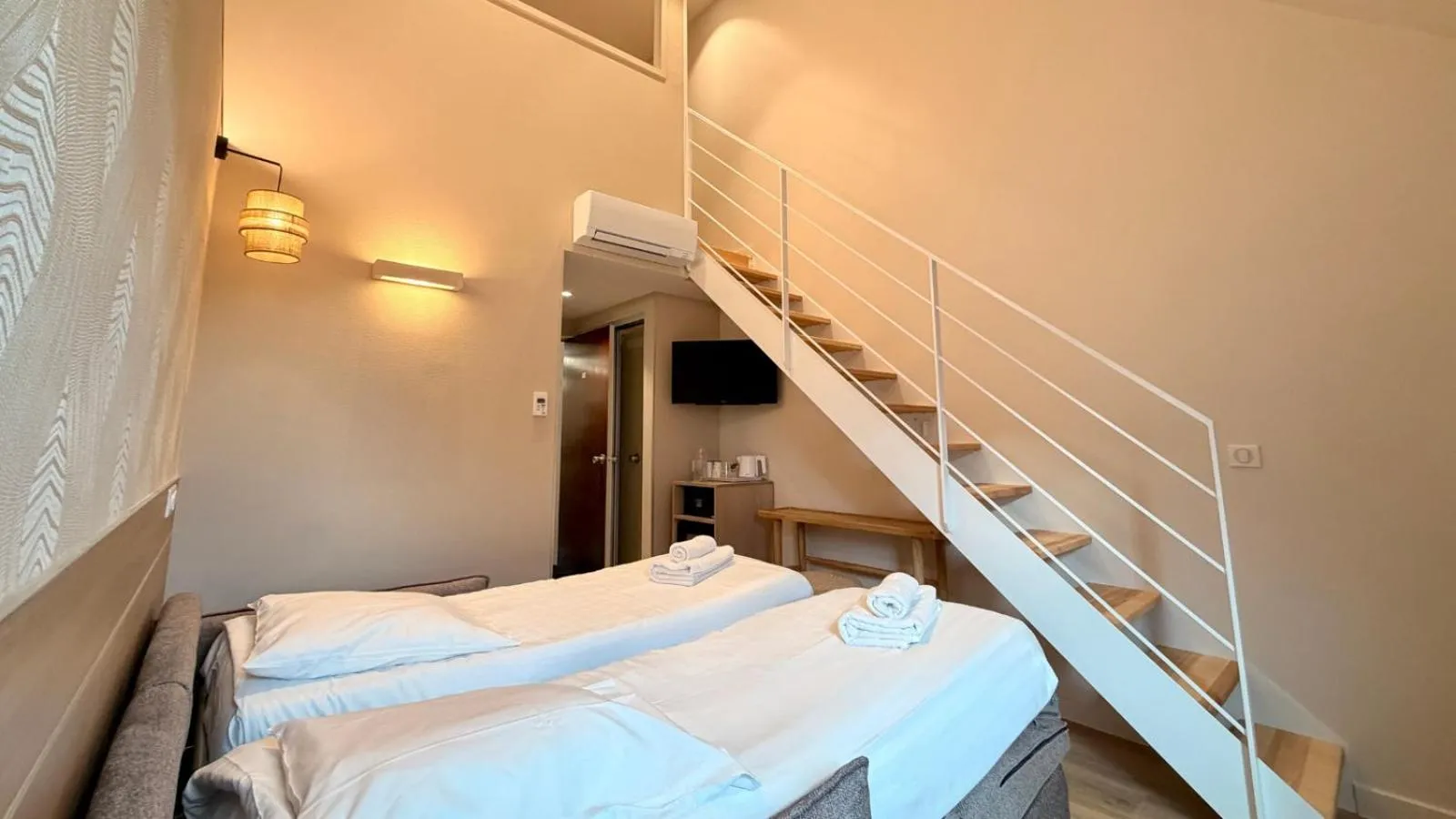 Bed in La Cremaillere Hôtel-Restaurant