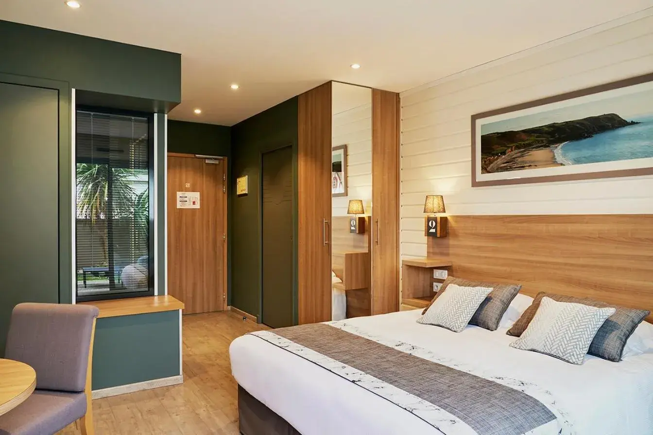 Deluxe Room in La Cremaillere Hôtel-Restaurant Deluxe Room in La Cremaillere Hôtel-Restaurant