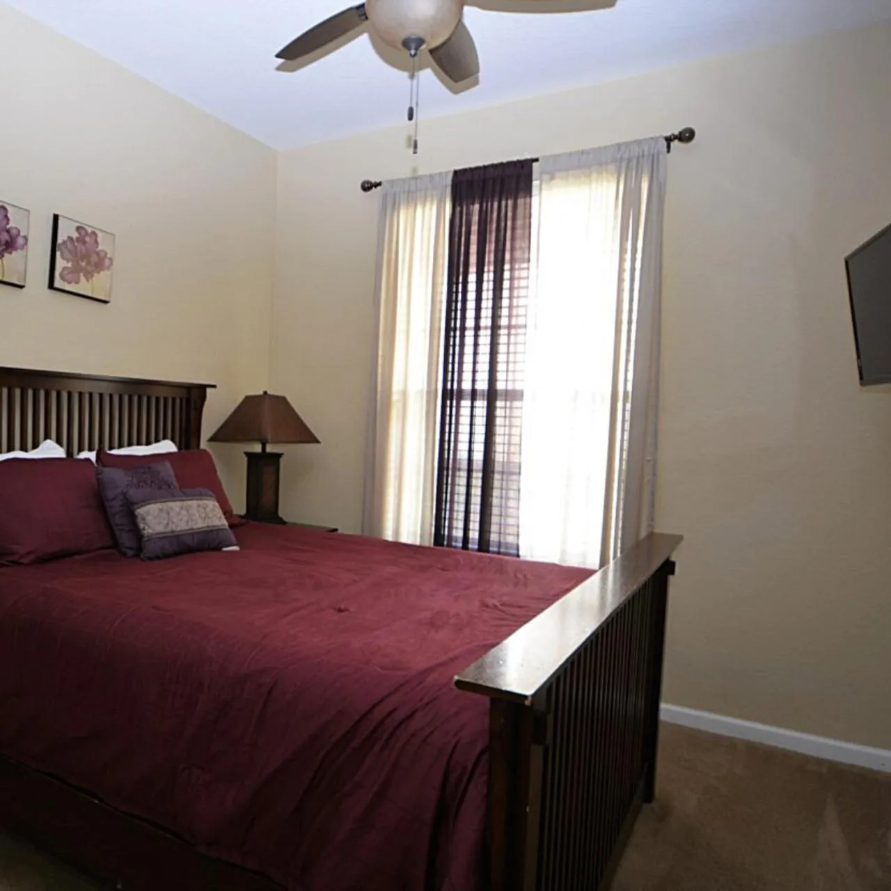 Bed in Condominium Apartment Close to Disney in Orlando Florida