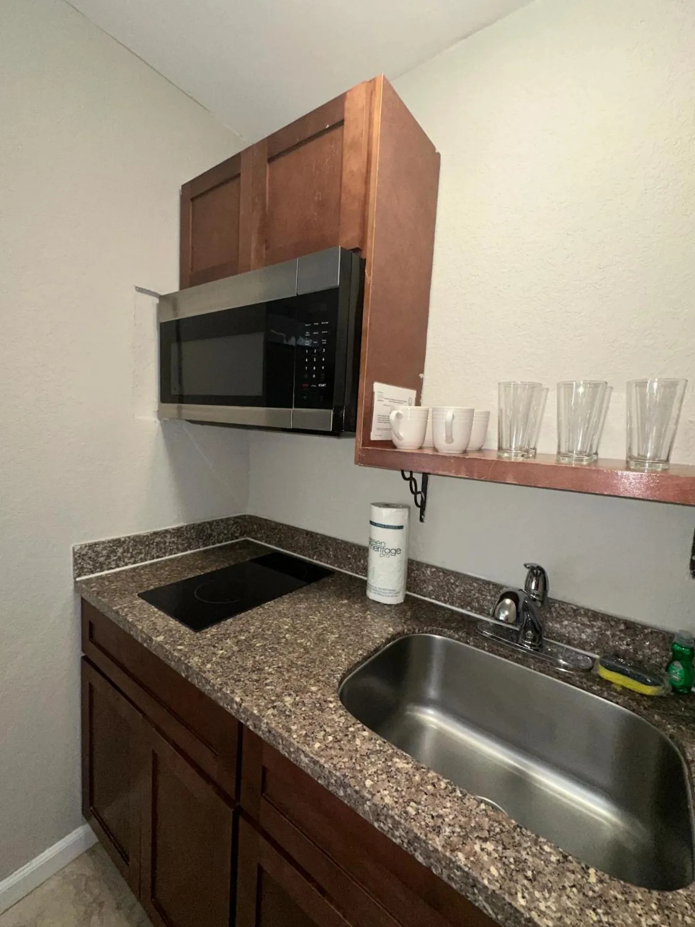 Kitchen or kitchenette in Surf & Sand Seaside