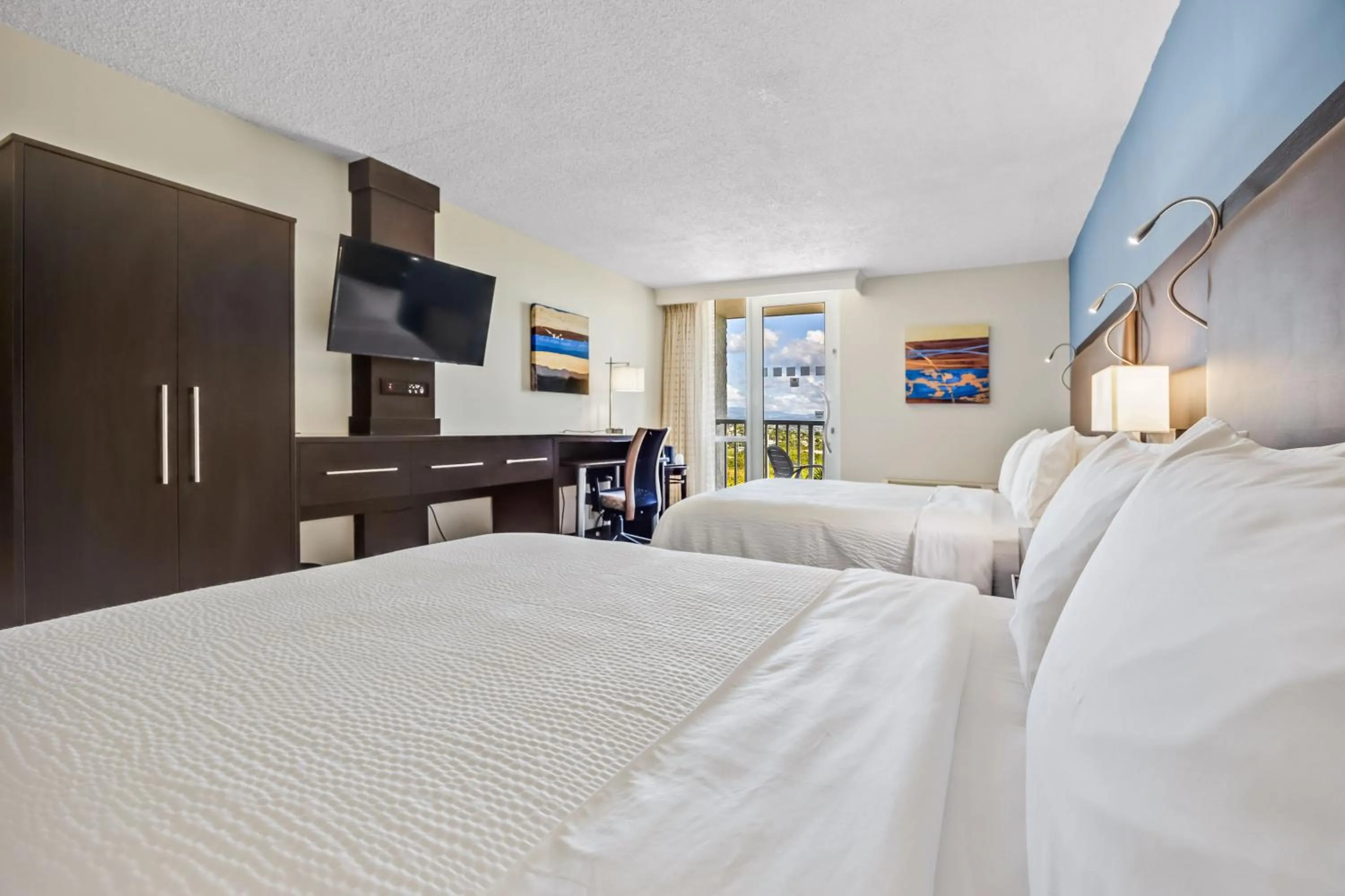 Bed in Holiday Inn Ponce & El Tropical Casino by IHG