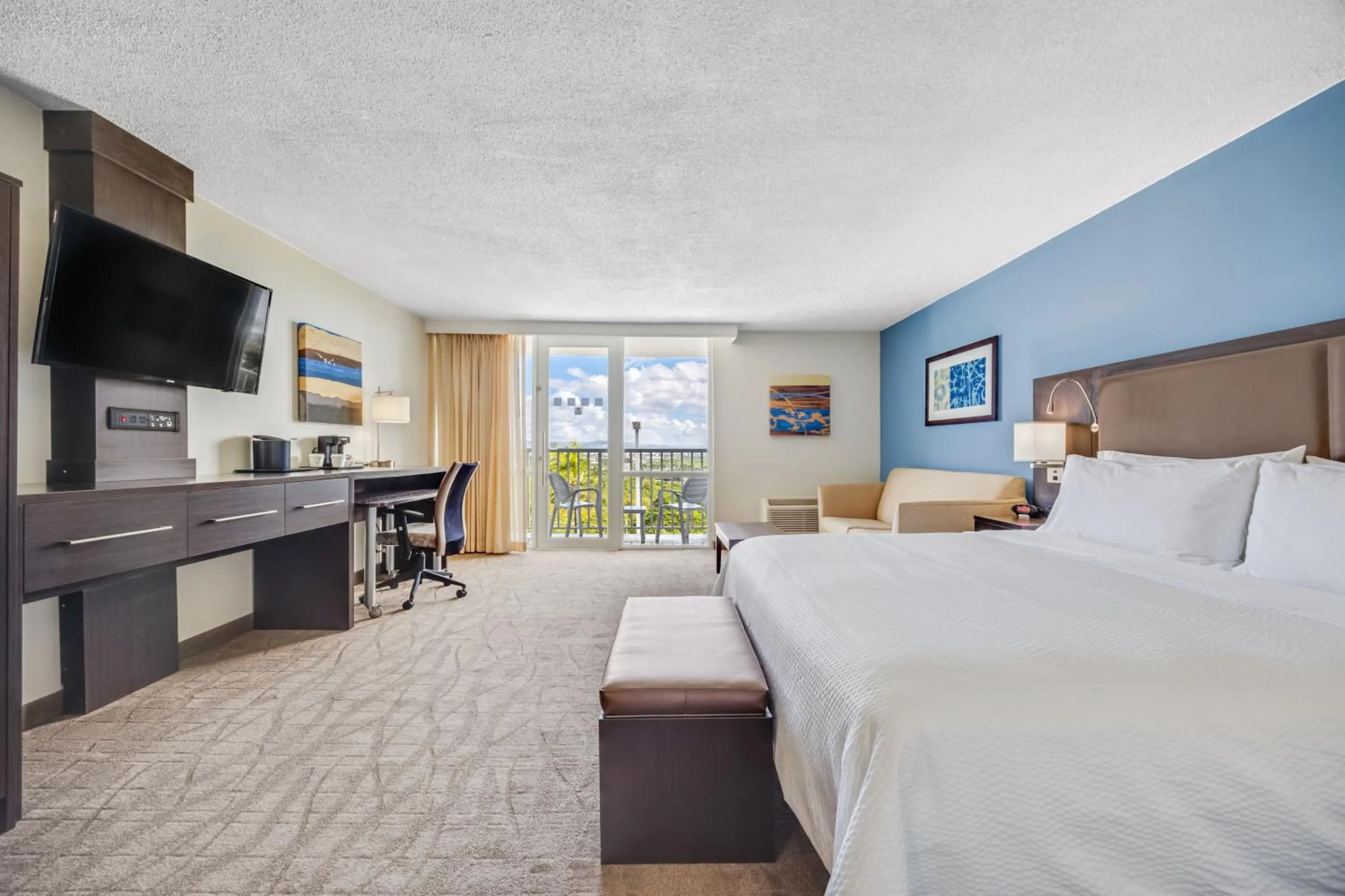 Bed in Holiday Inn Ponce & El Tropical Casino by IHG