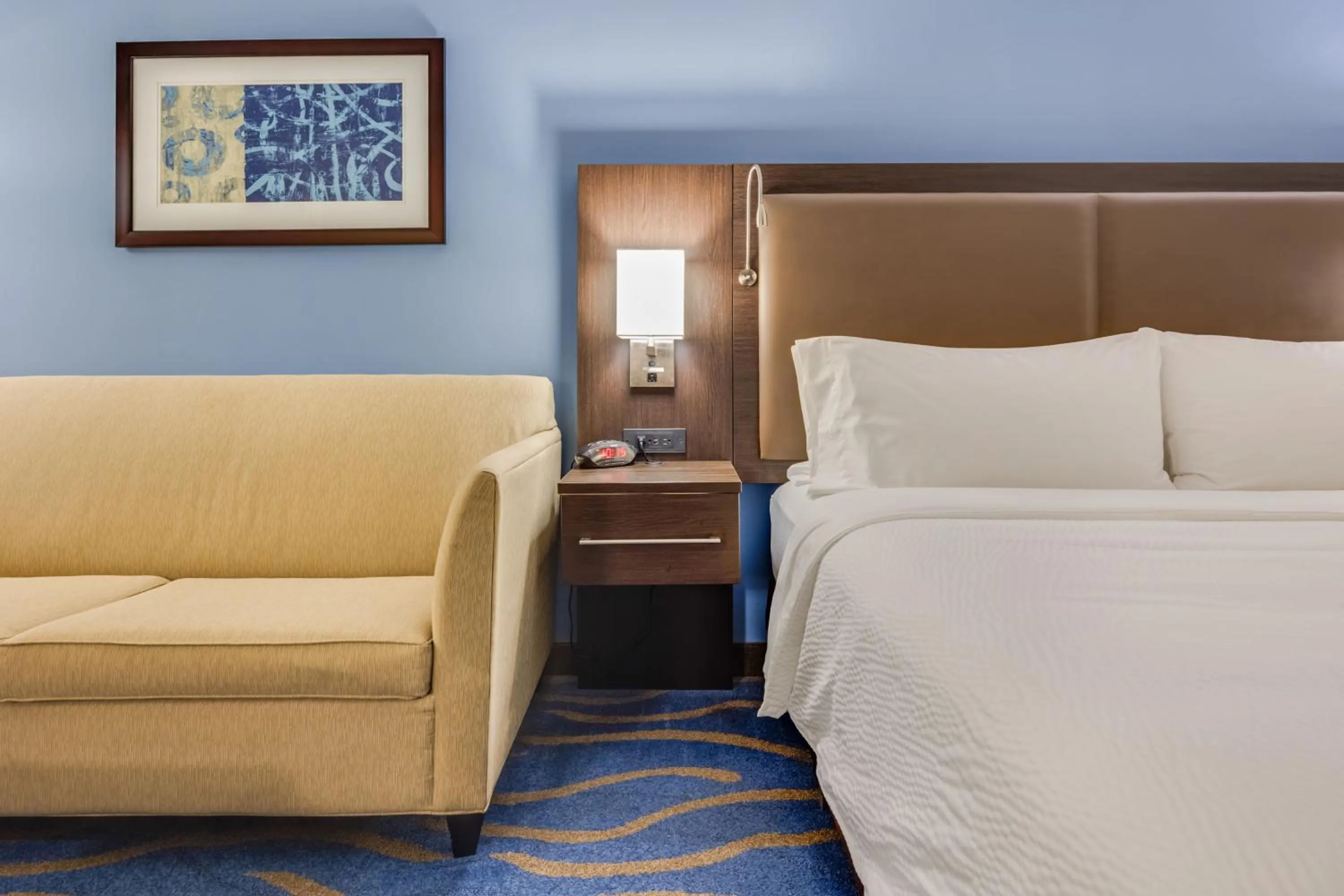 Bed in Holiday Inn Ponce & El Tropical Casino by IHG