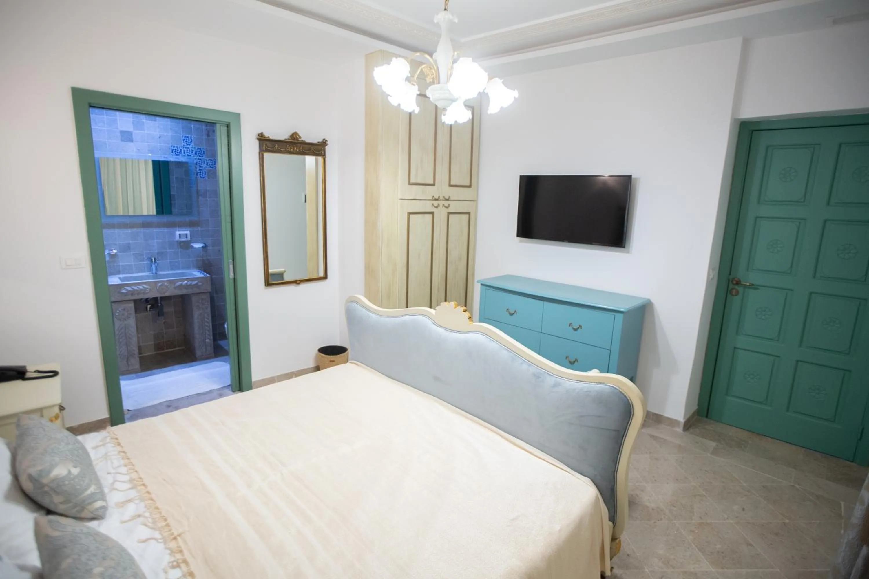 TV and multimedia, Bed in Dar Hammamet Guest House & Hammam