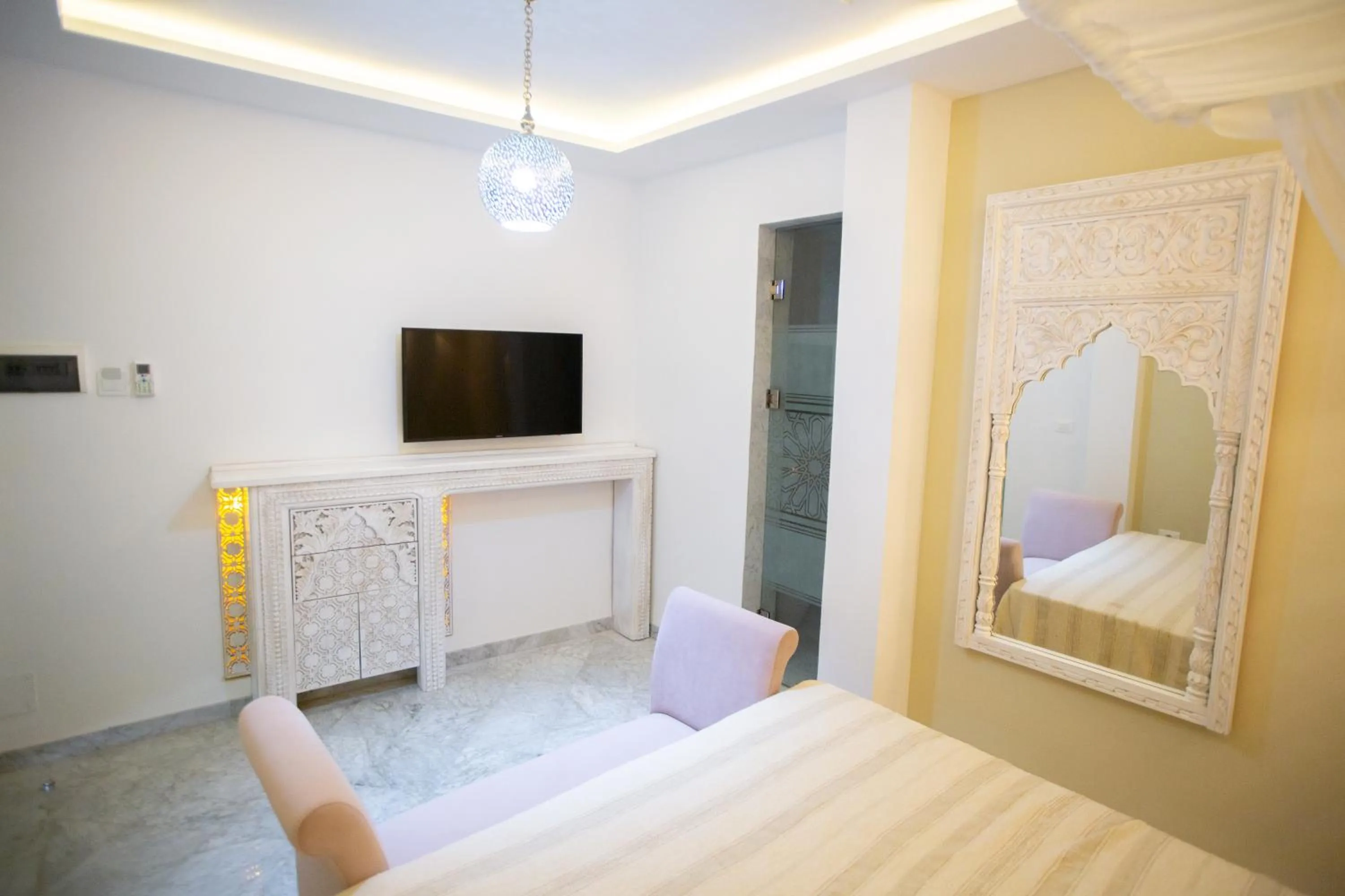 TV and multimedia, Bed in Dar Hammamet Guest House & Hammam