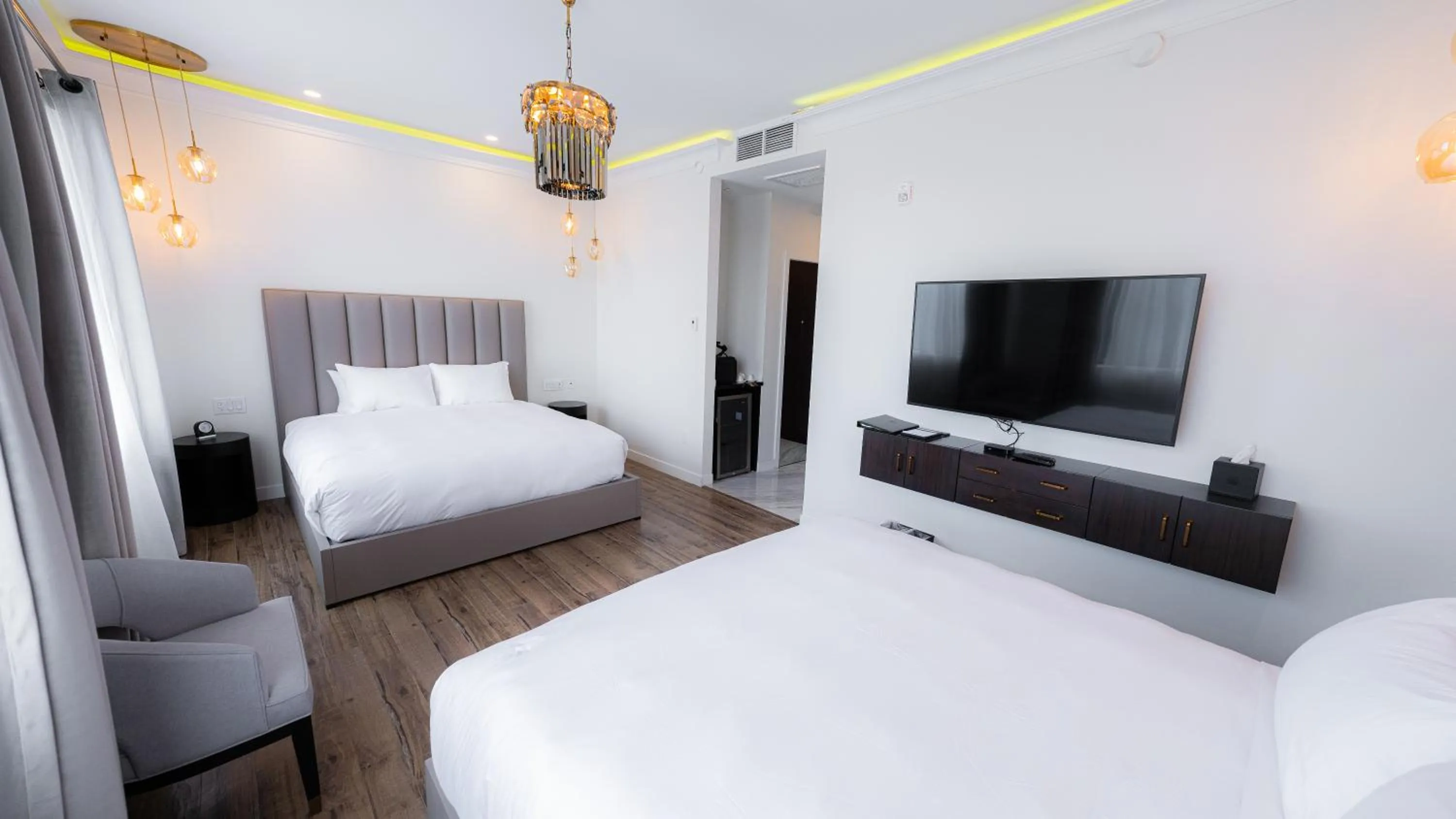 Bed in Mount Alverno Luxury Resorts