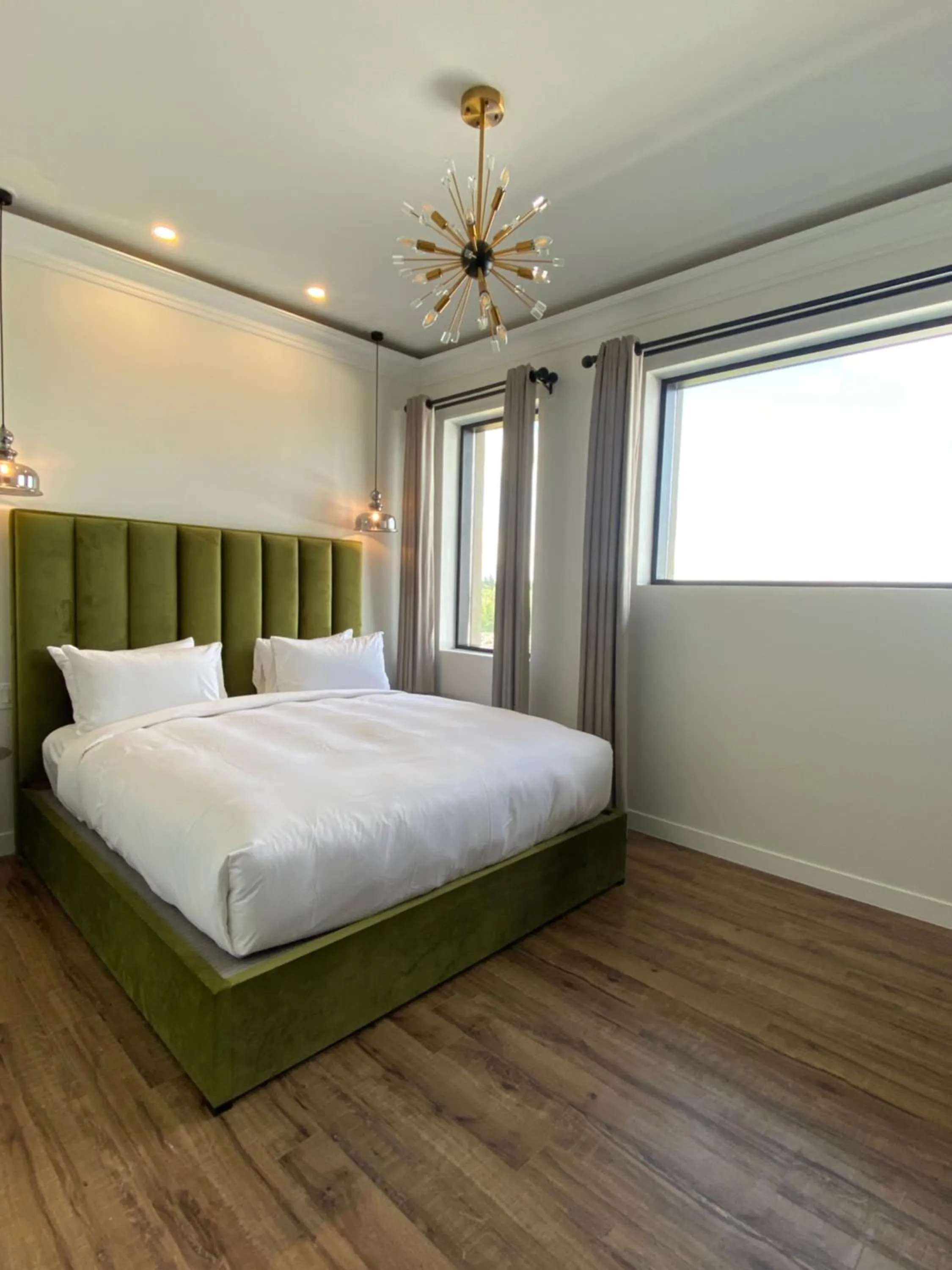 Bed in Mount Alverno Luxury Resorts