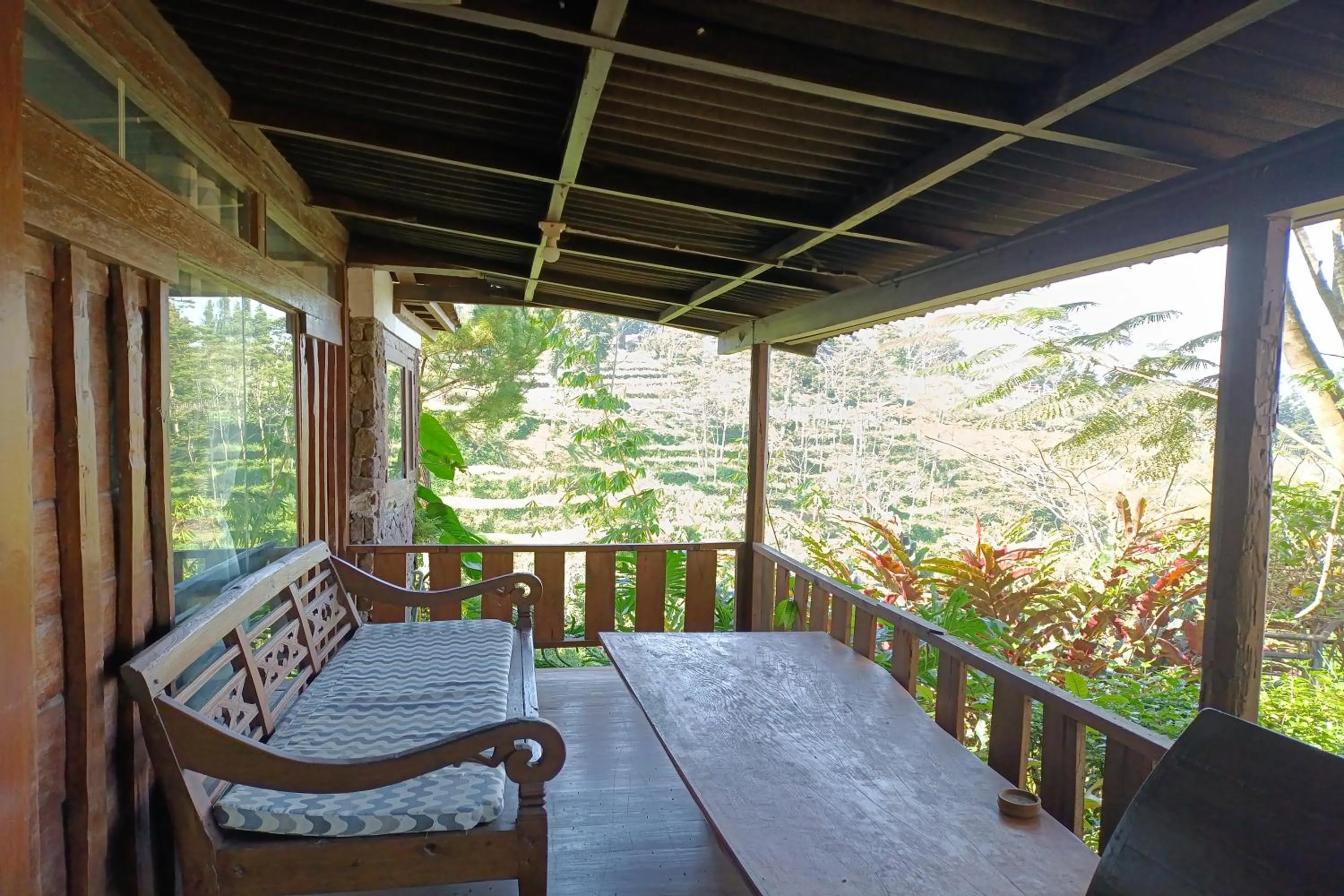 Balcony/Terrace in Mendulang by Belza