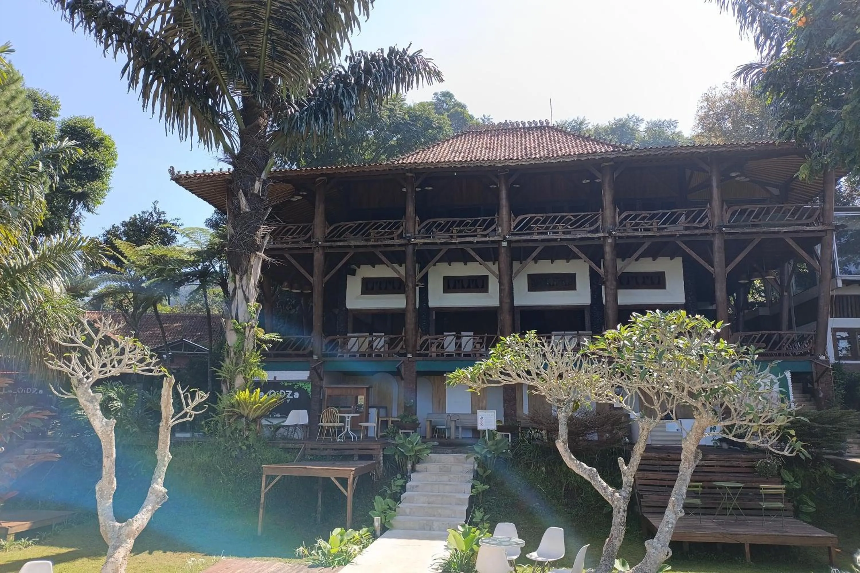 Property building in Mendulang by Belza