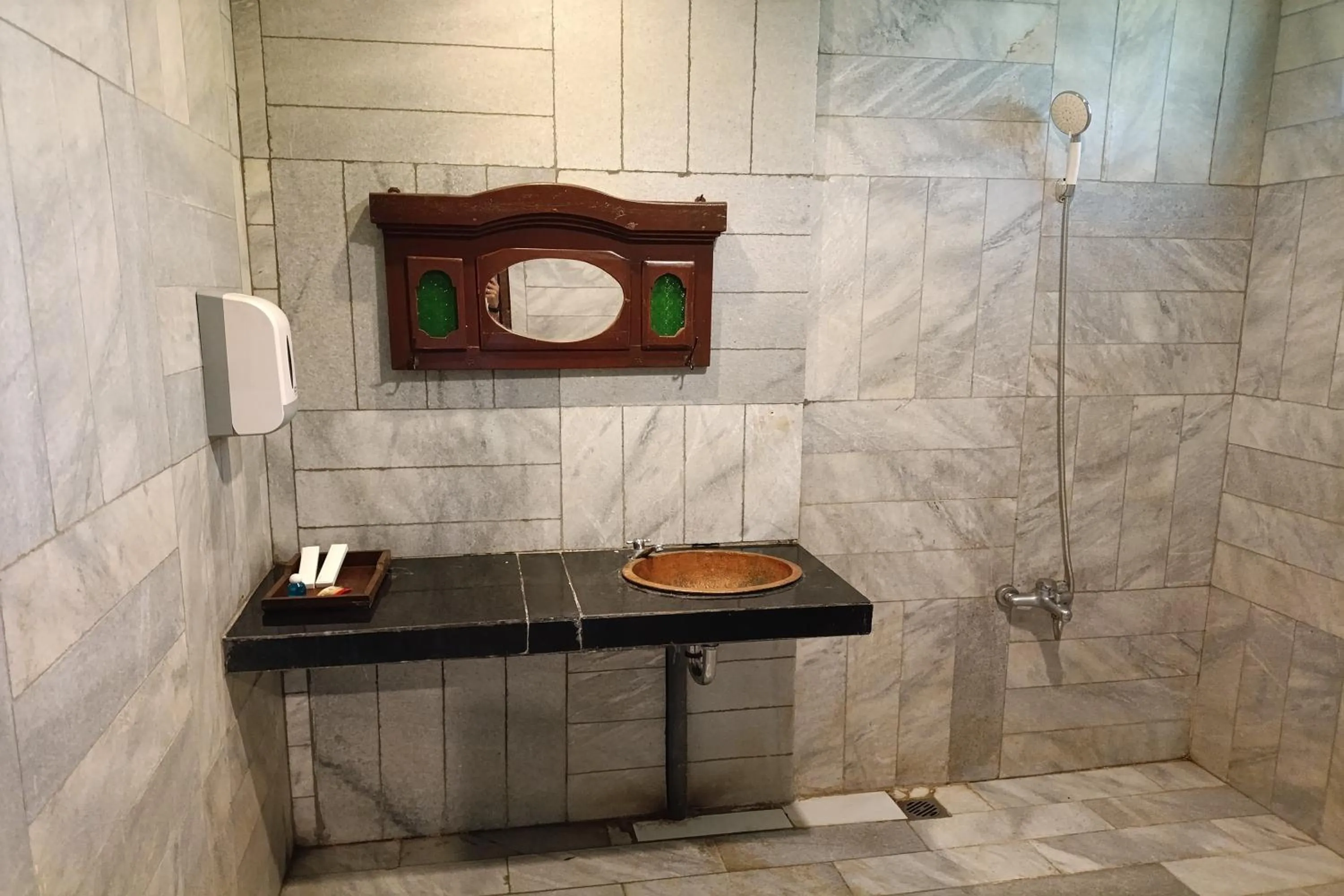 Bathroom in Mendulang by Belza