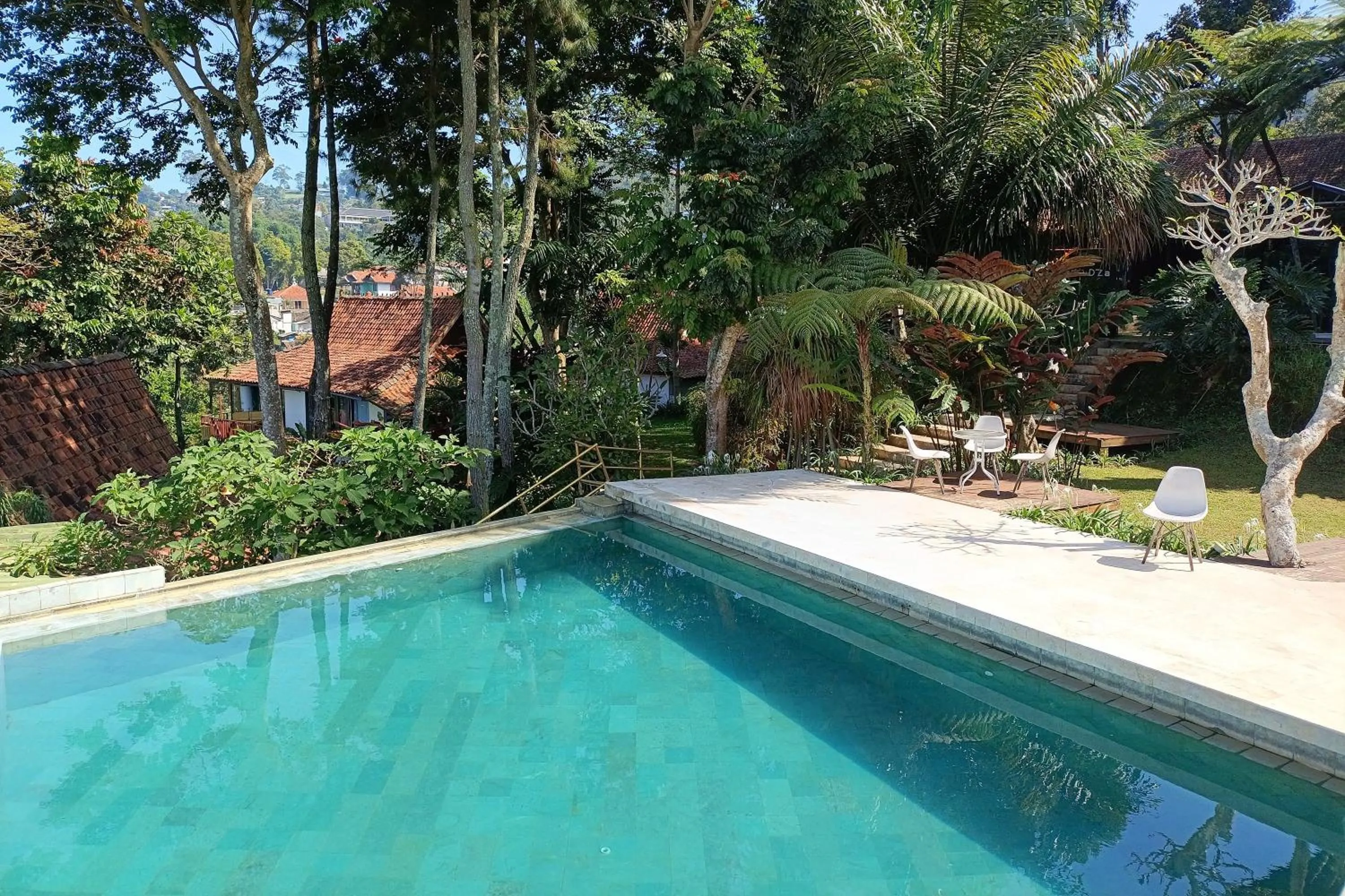 Swimming pool in Mendulang by Belza