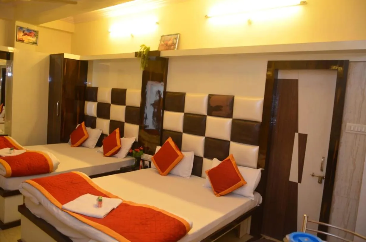 Bedroom, Bed in Ganpati Plaza Hotel