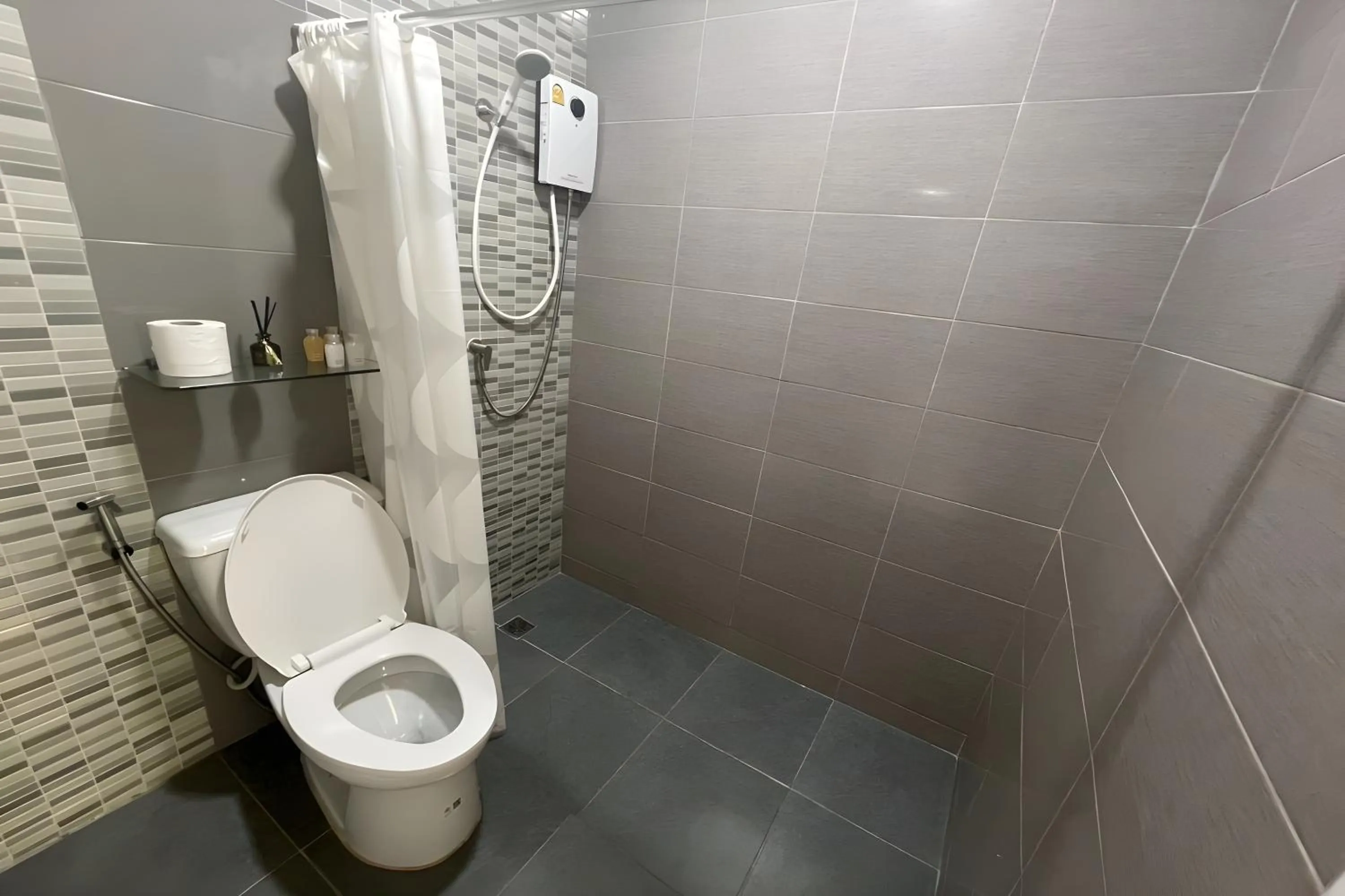 Shower in Davy Cottage Phuket