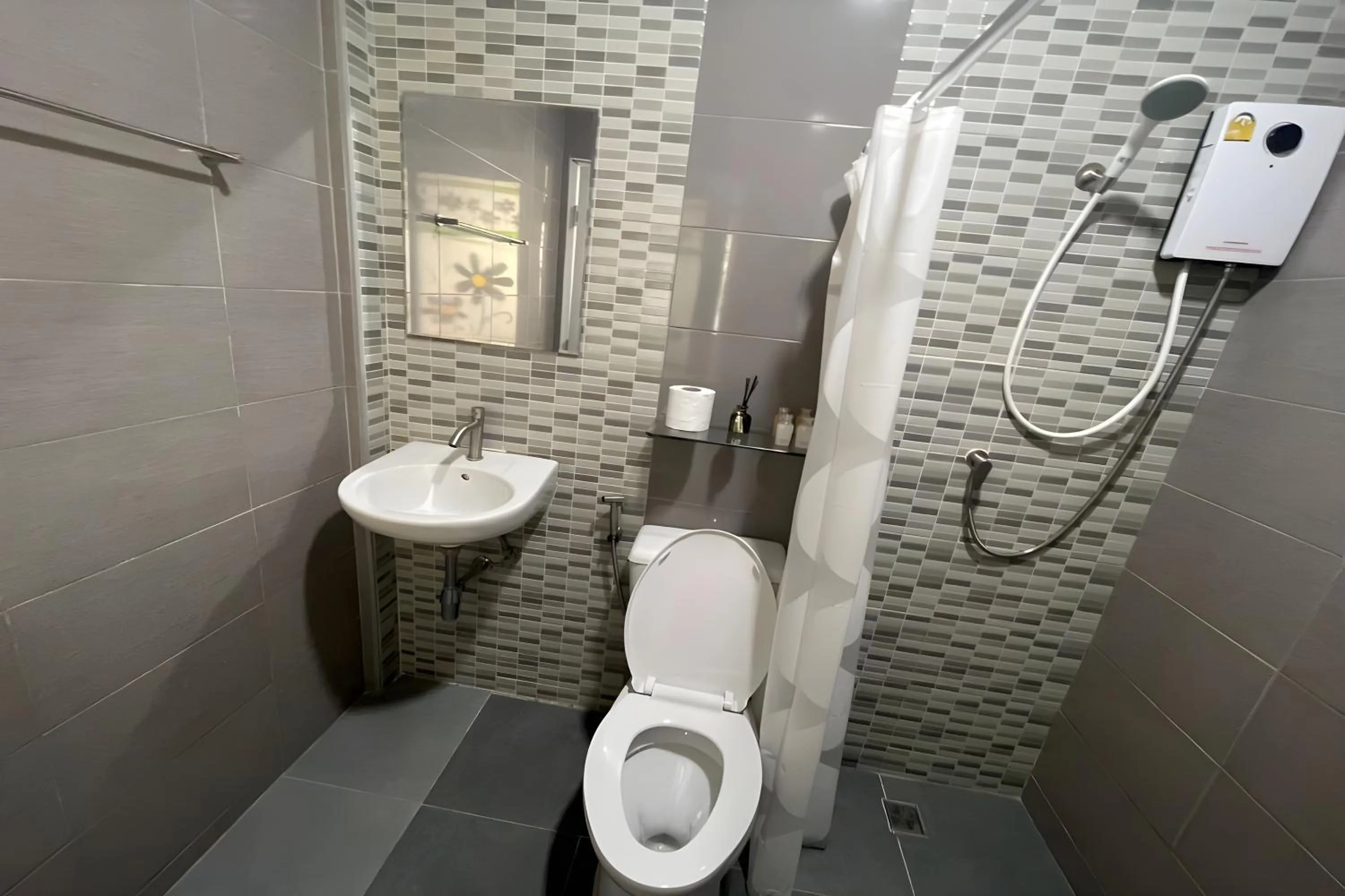 Shower in Davy Cottage Phuket