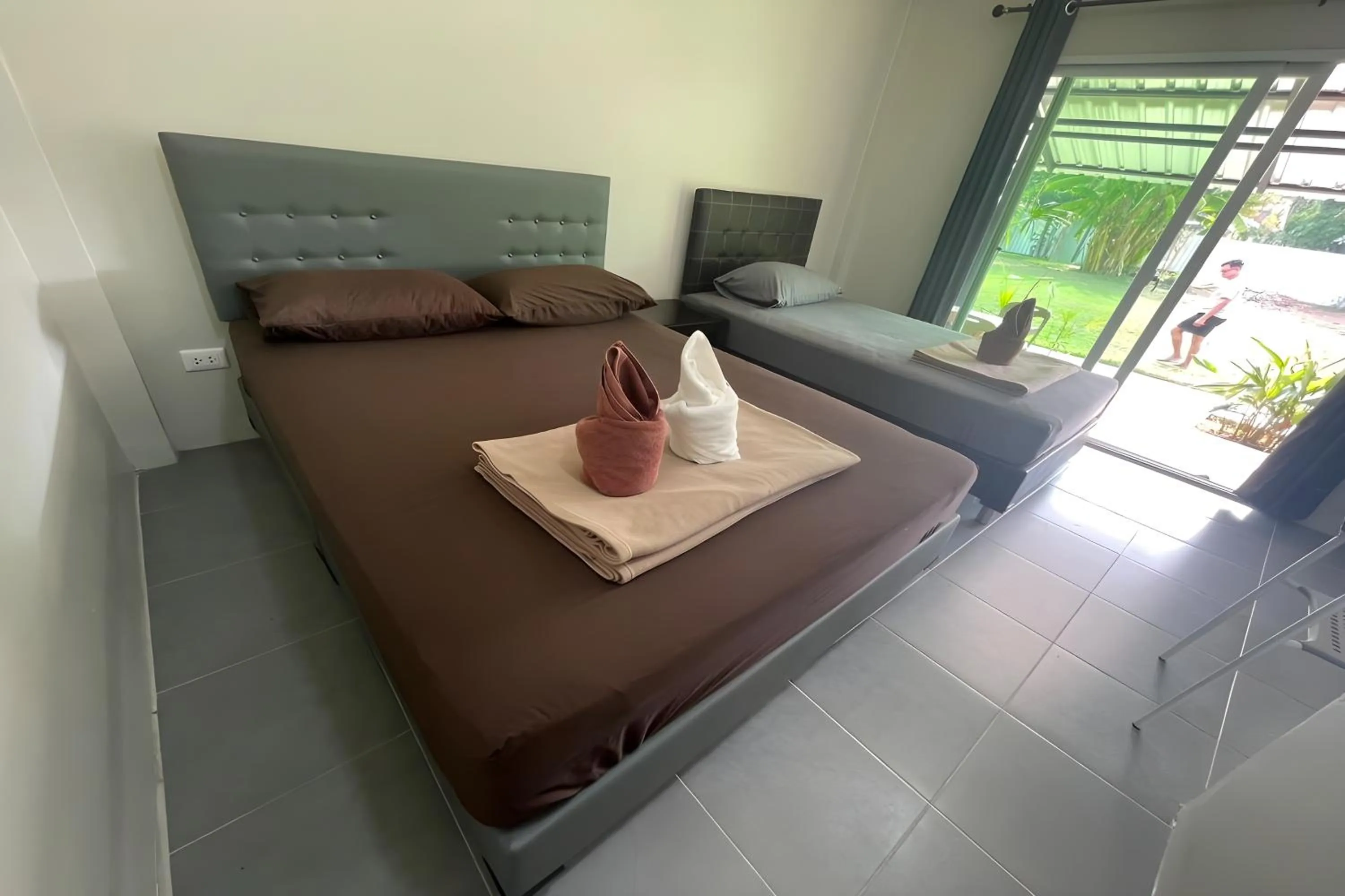 Bed in Davy Cottage Phuket