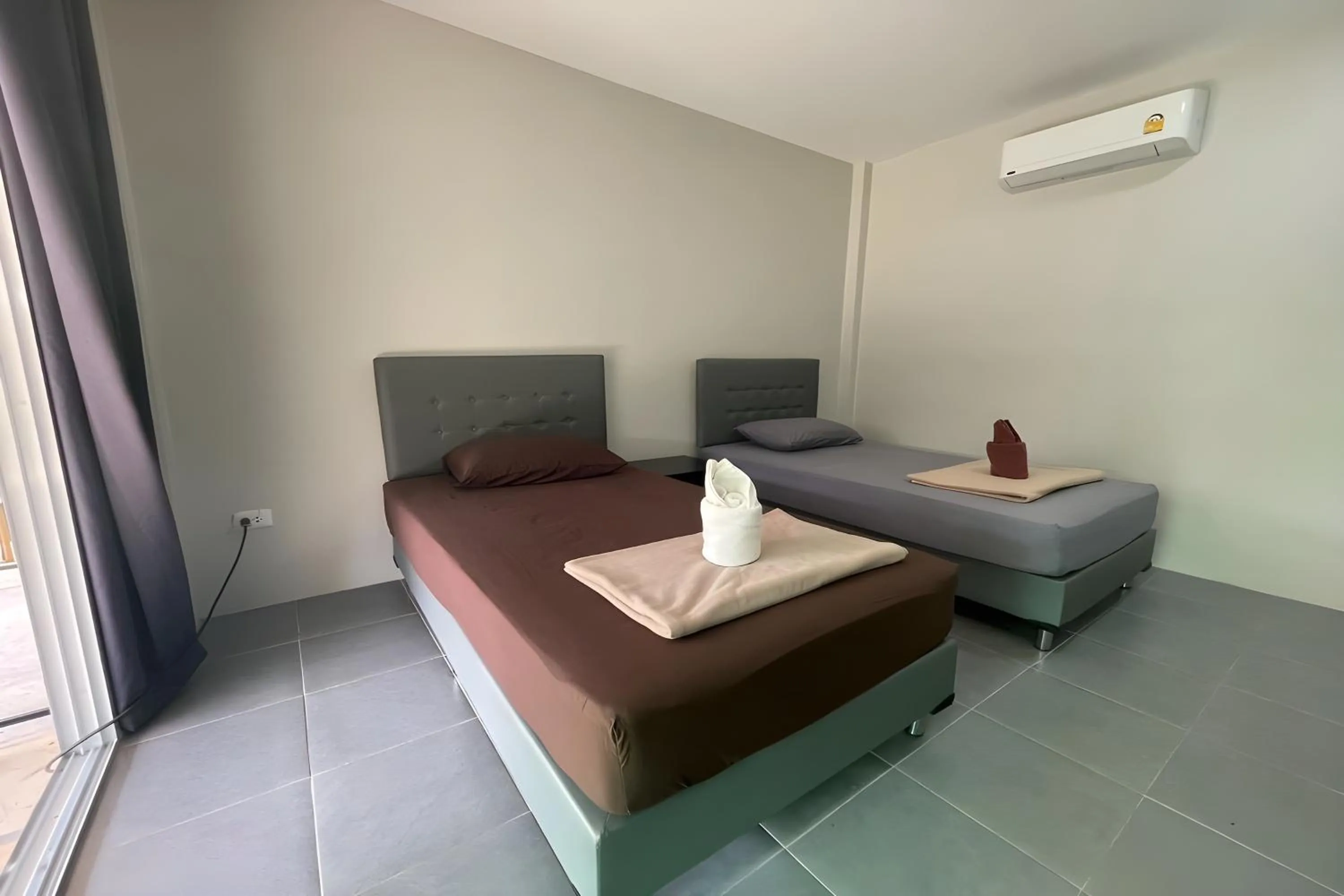 Bed in Davy Cottage Phuket