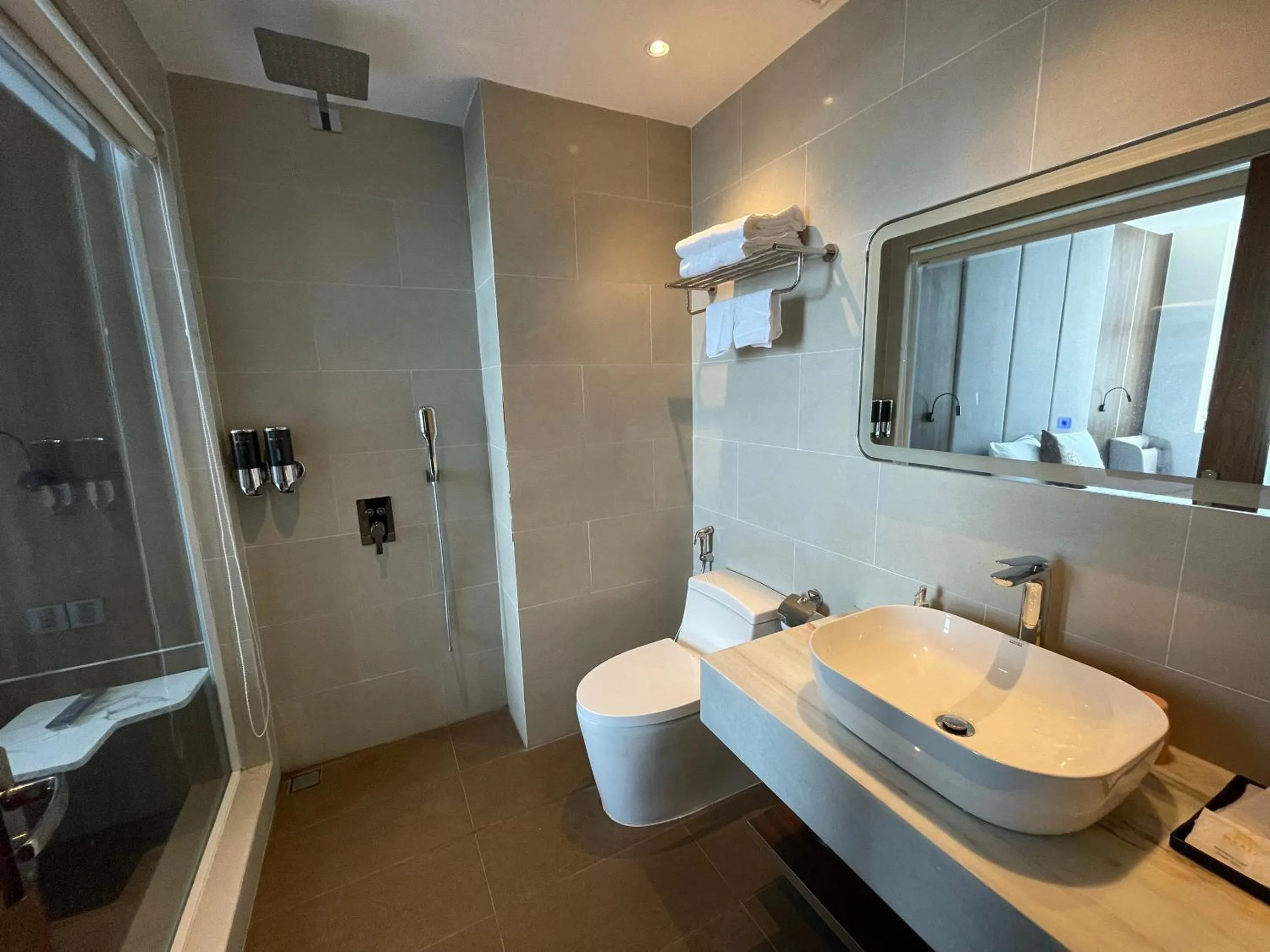 Shower in MERIA Hotel Quy Nhơn