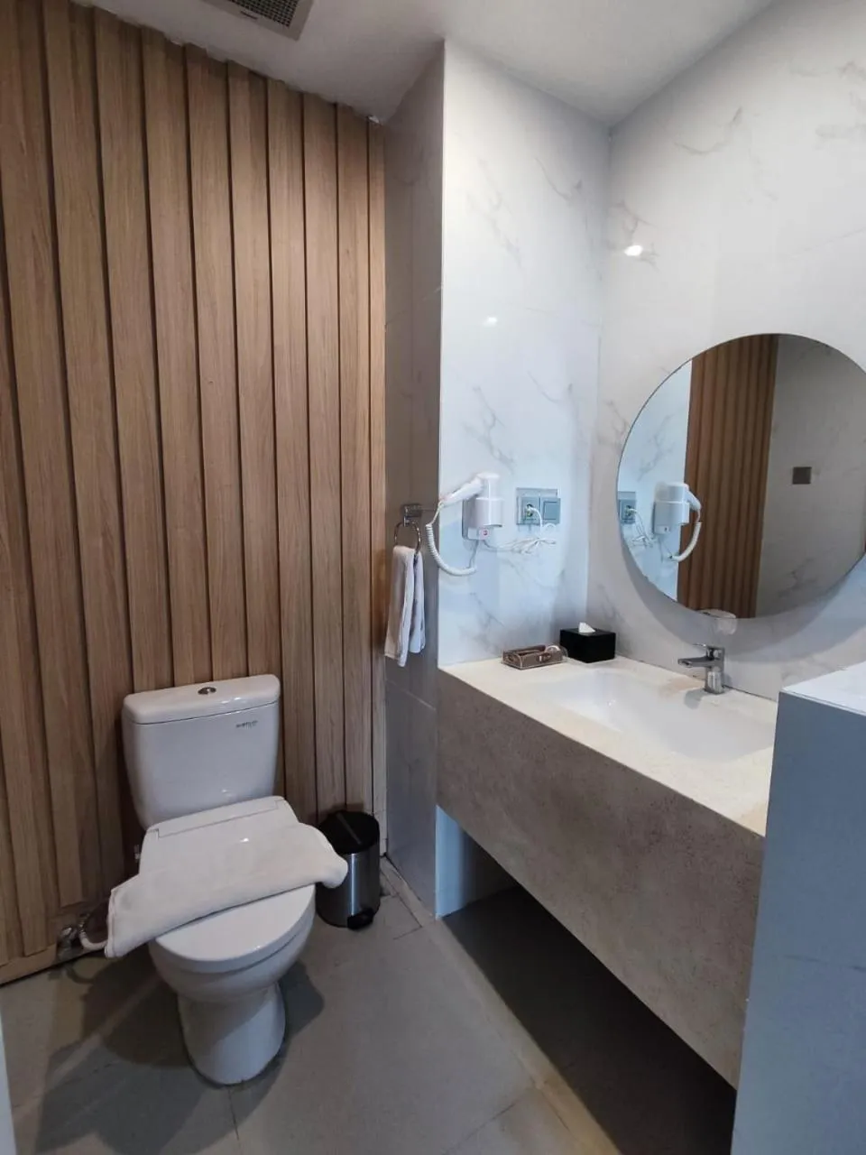 Toilet in Raja Hotel Kuta Mandalika Resort & Convention