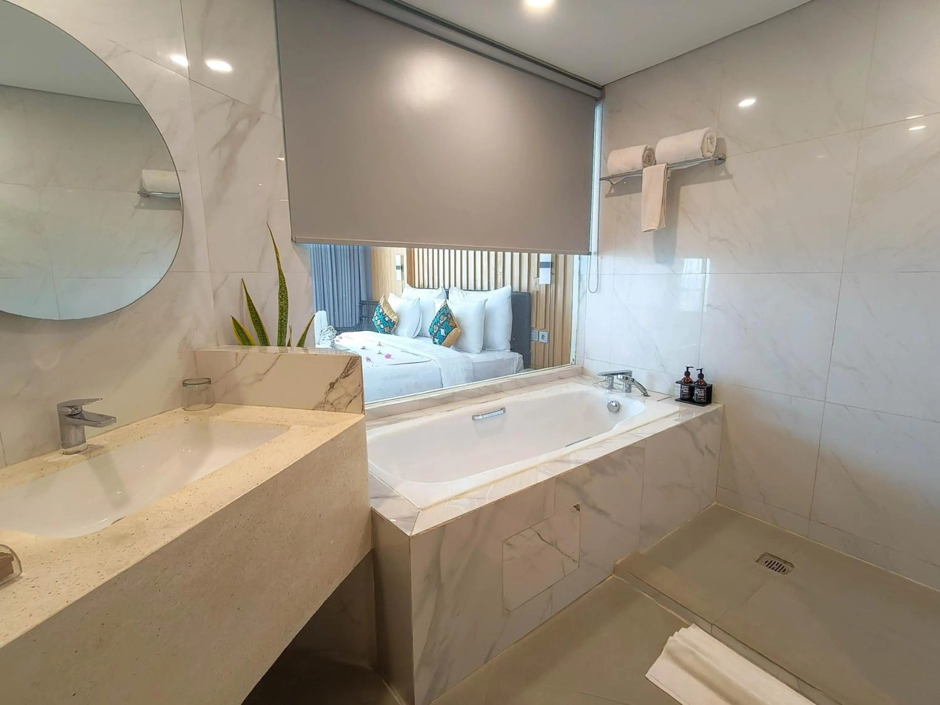 Shower in Raja Hotel Kuta Mandalika Resort & Convention