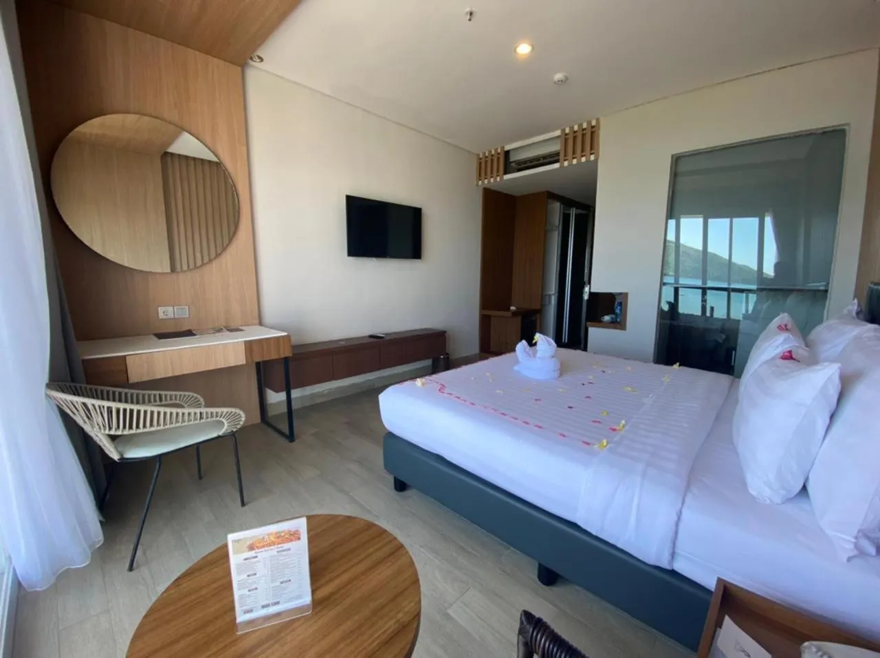 Bed in Raja Hotel Kuta Mandalika Resort & Convention