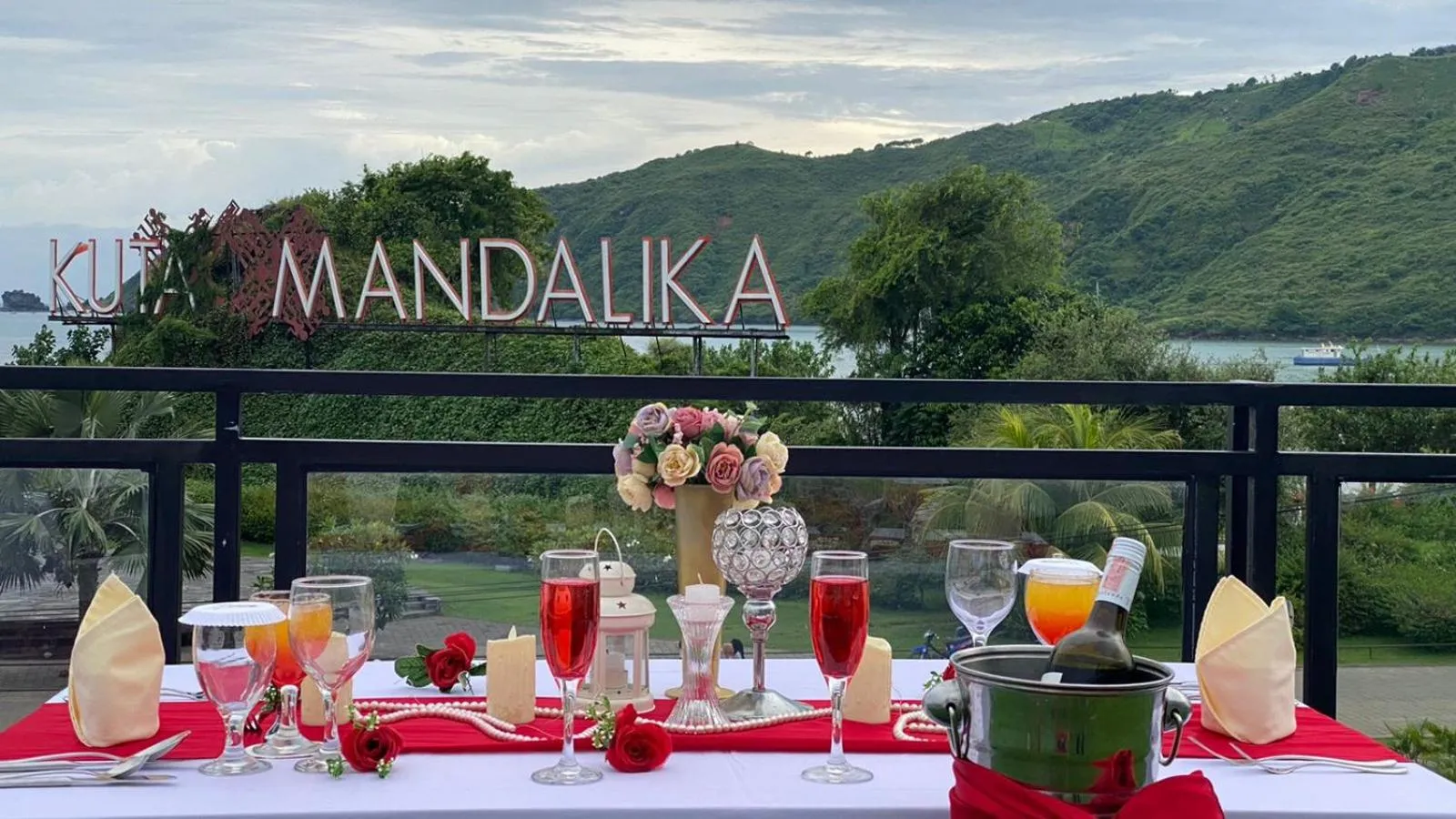 Restaurant/places to eat in Raja Hotel Kuta Mandalika Resort & Convention