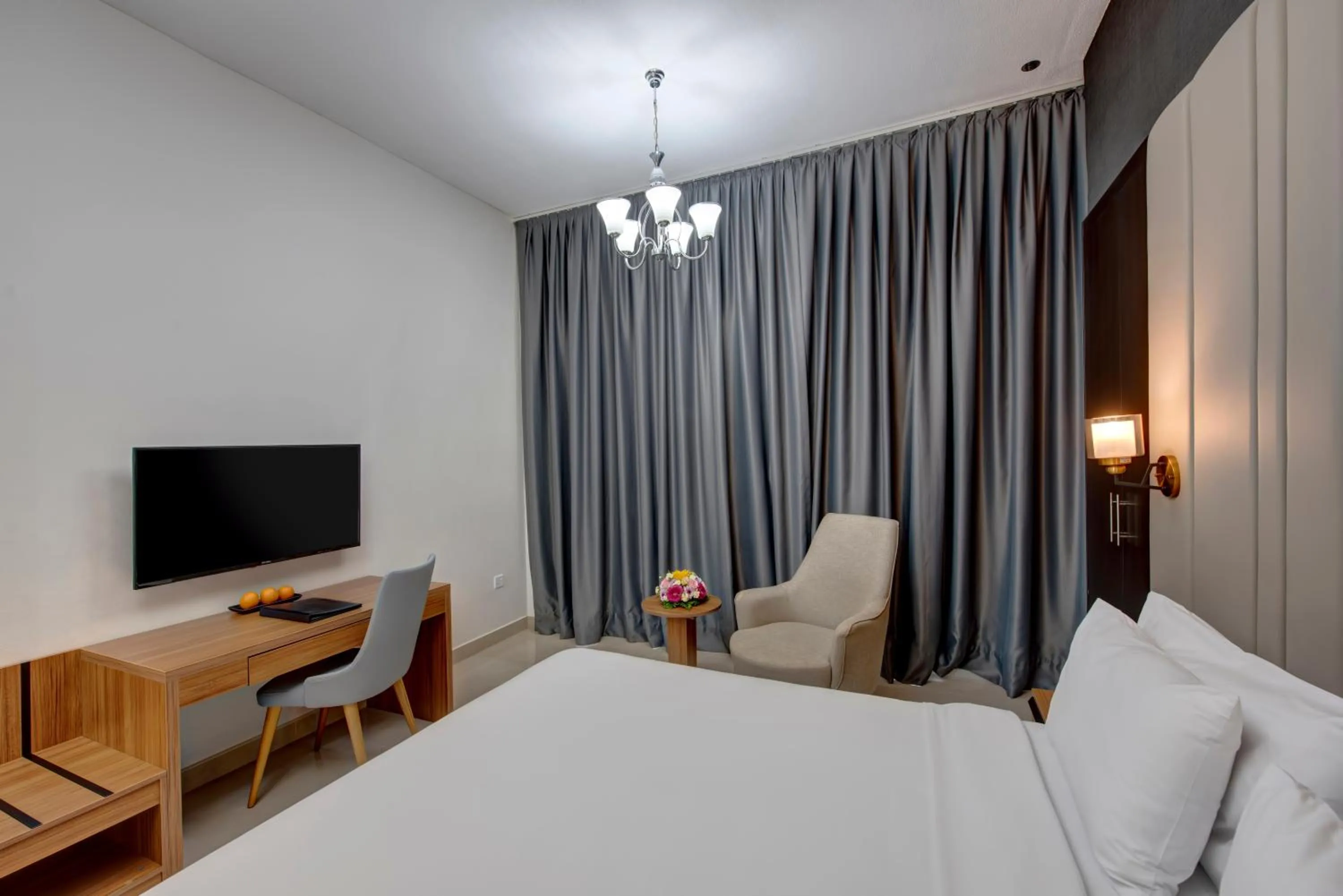 Bedroom, Bed in Royal Regency Suites Marina