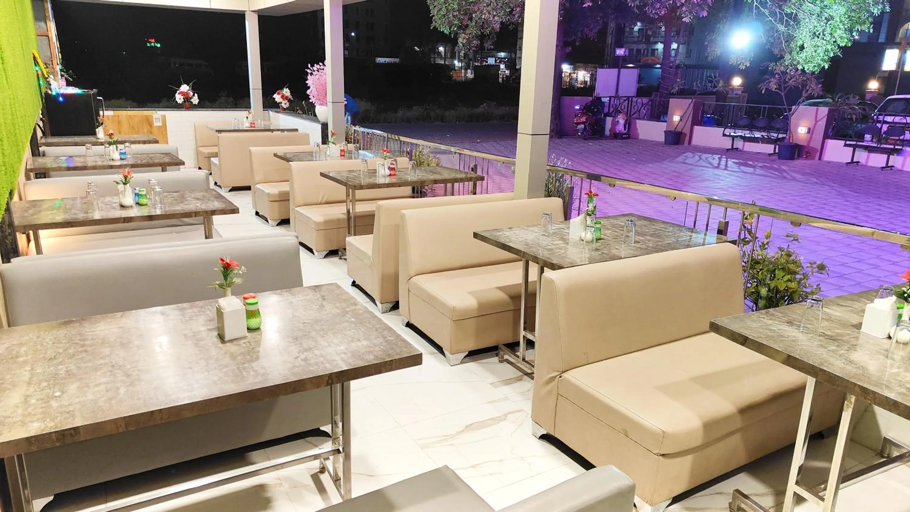 Restaurant/places to eat in Hotel 9 Coin