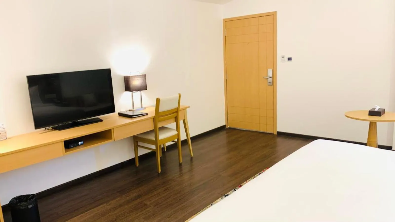 TV and multimedia, Bed in U Rivergate Resort & Spa, Karjat