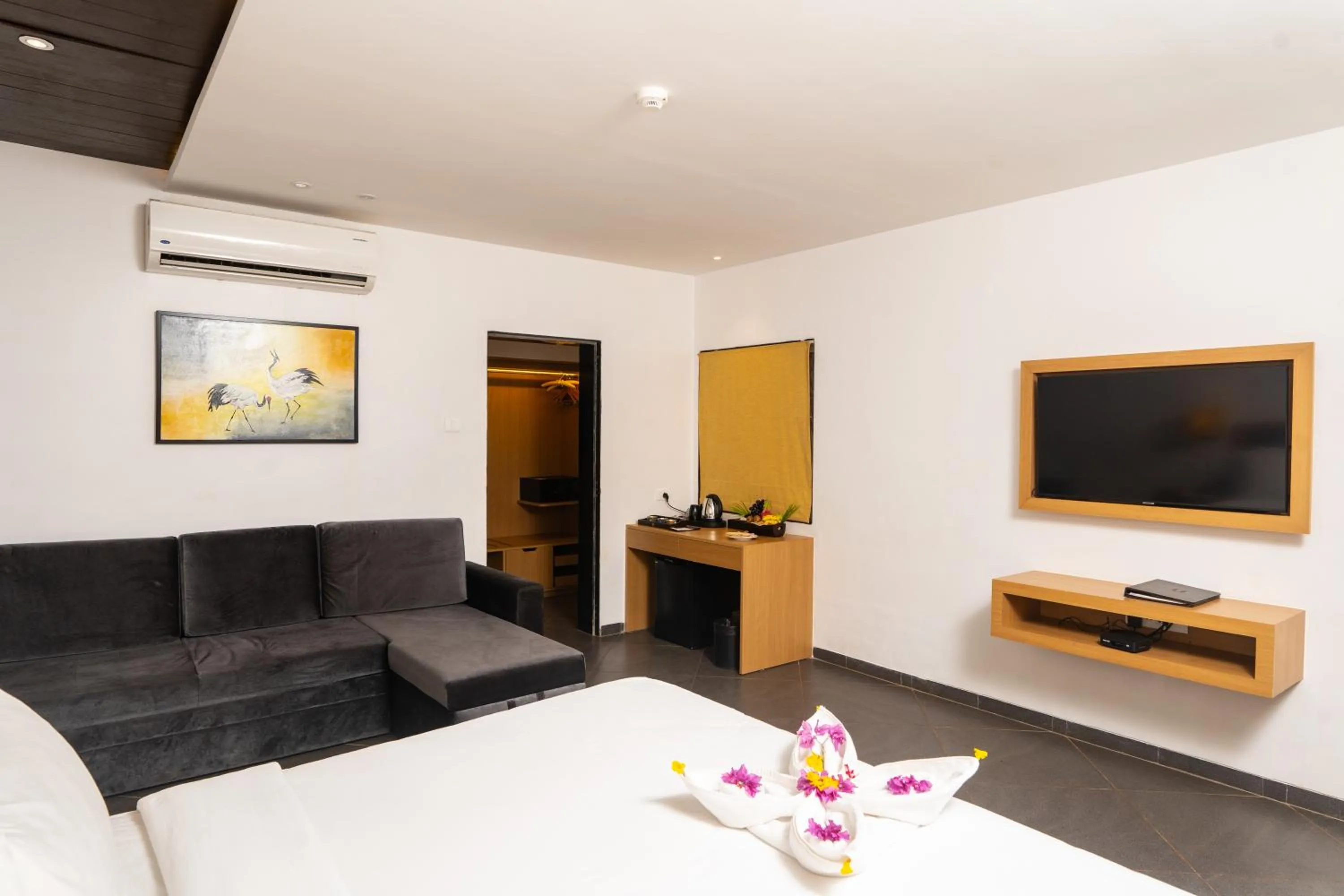 Bedroom, Bed in U Rivergate Resort & Spa, Karjat