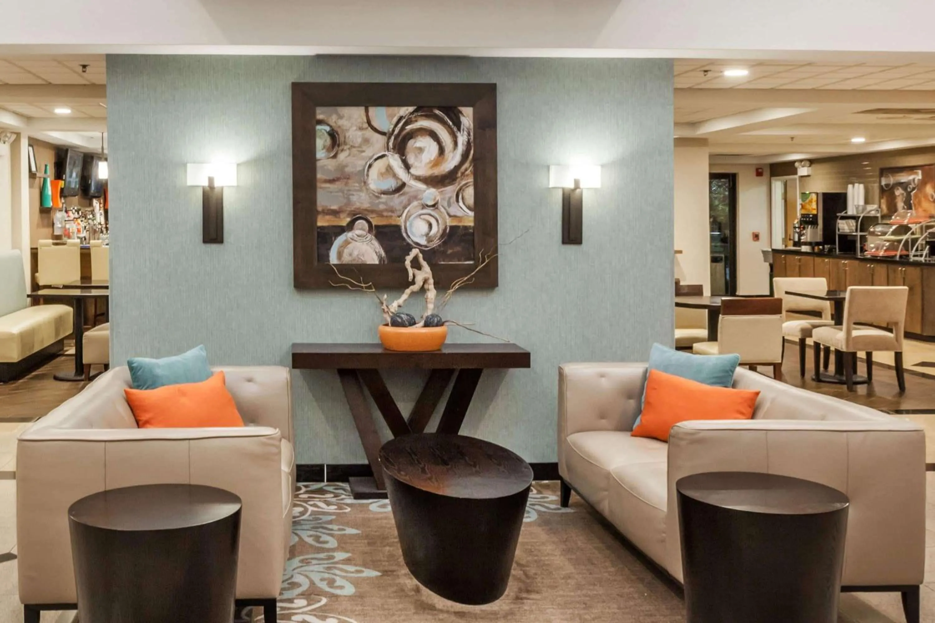 Lobby or reception in Wingate by Wyndham Chicago Schaumburg