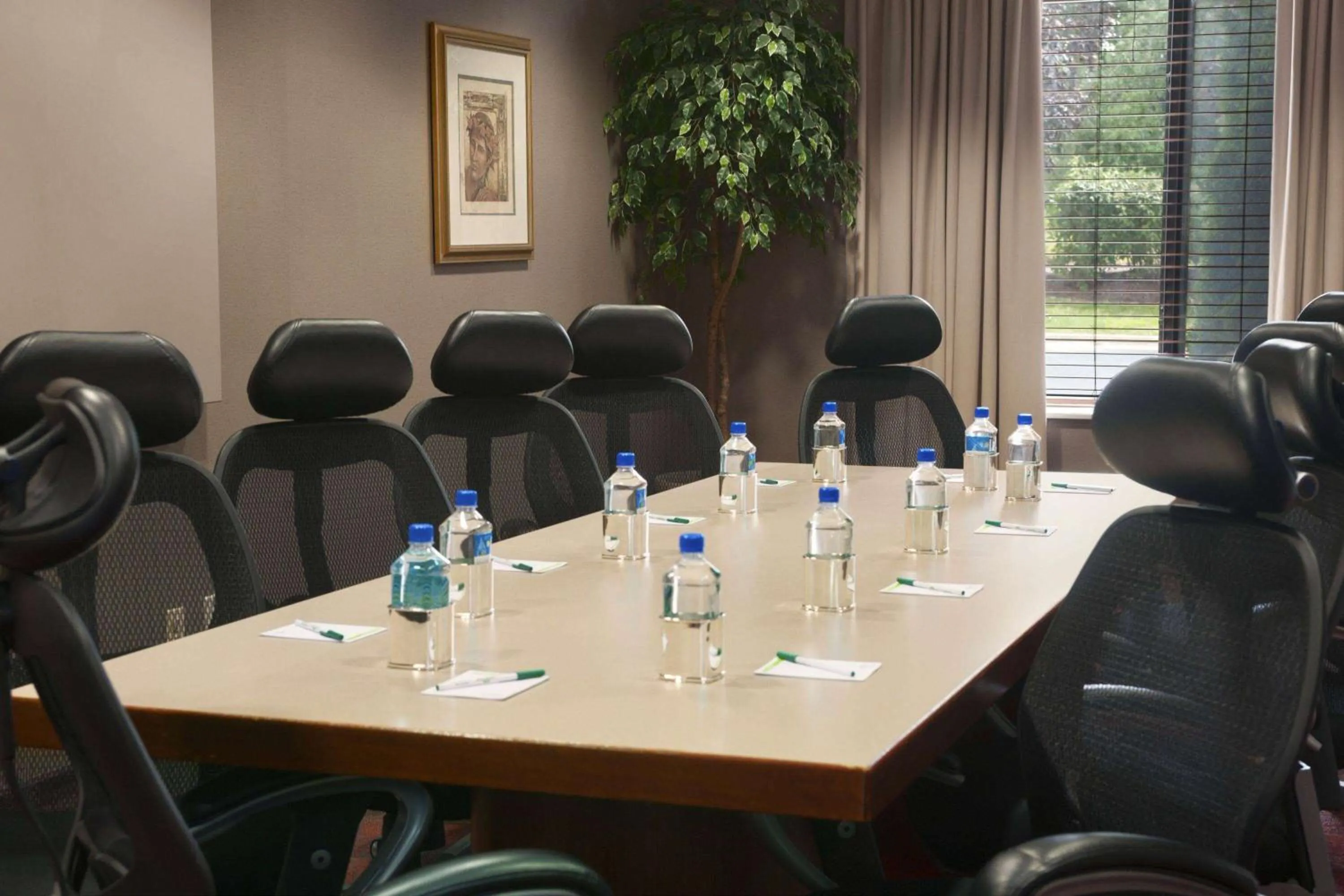Meeting/conference room in Wingate by Wyndham Chicago Schaumburg