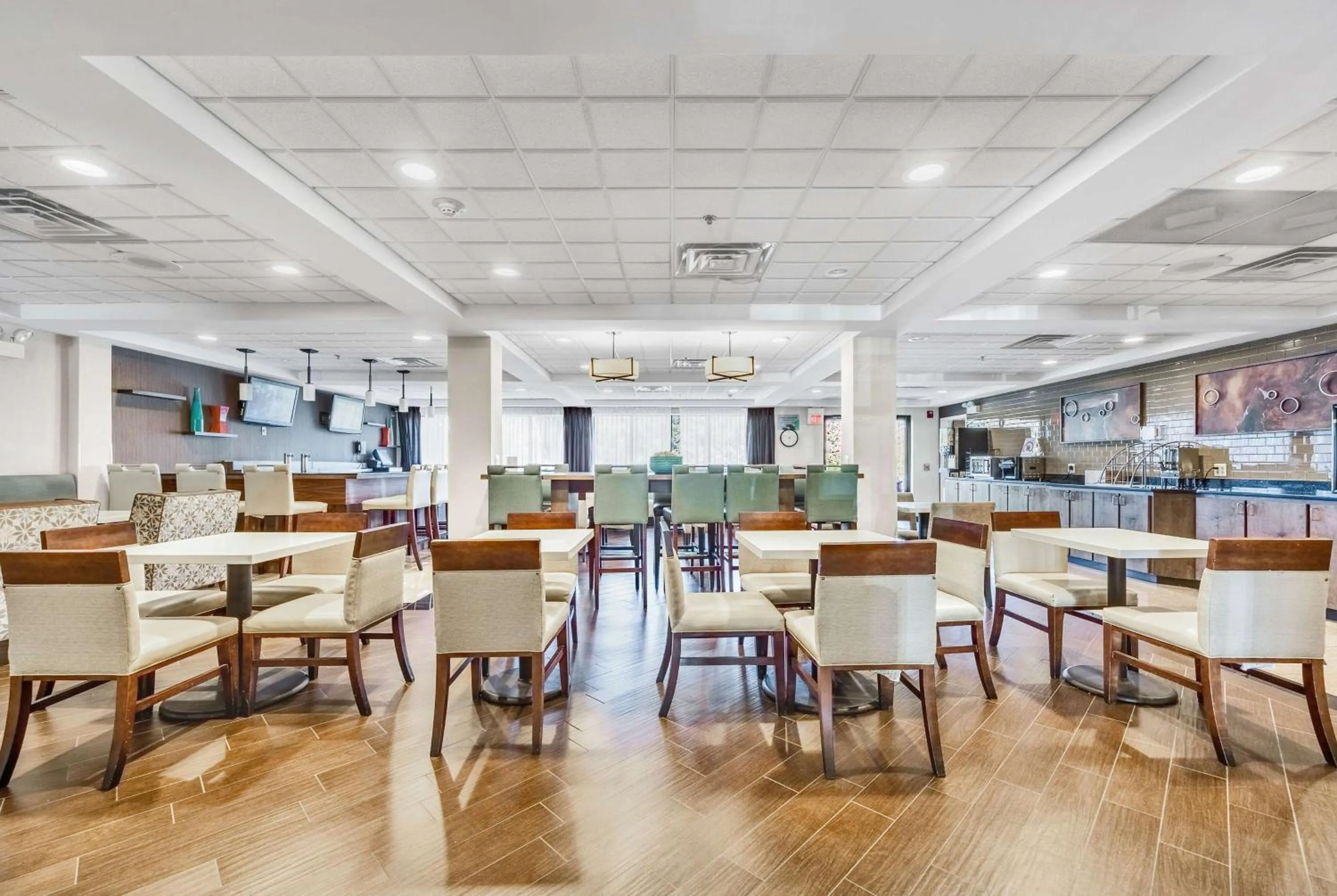 Breakfast in Wingate by Wyndham Chicago Schaumburg