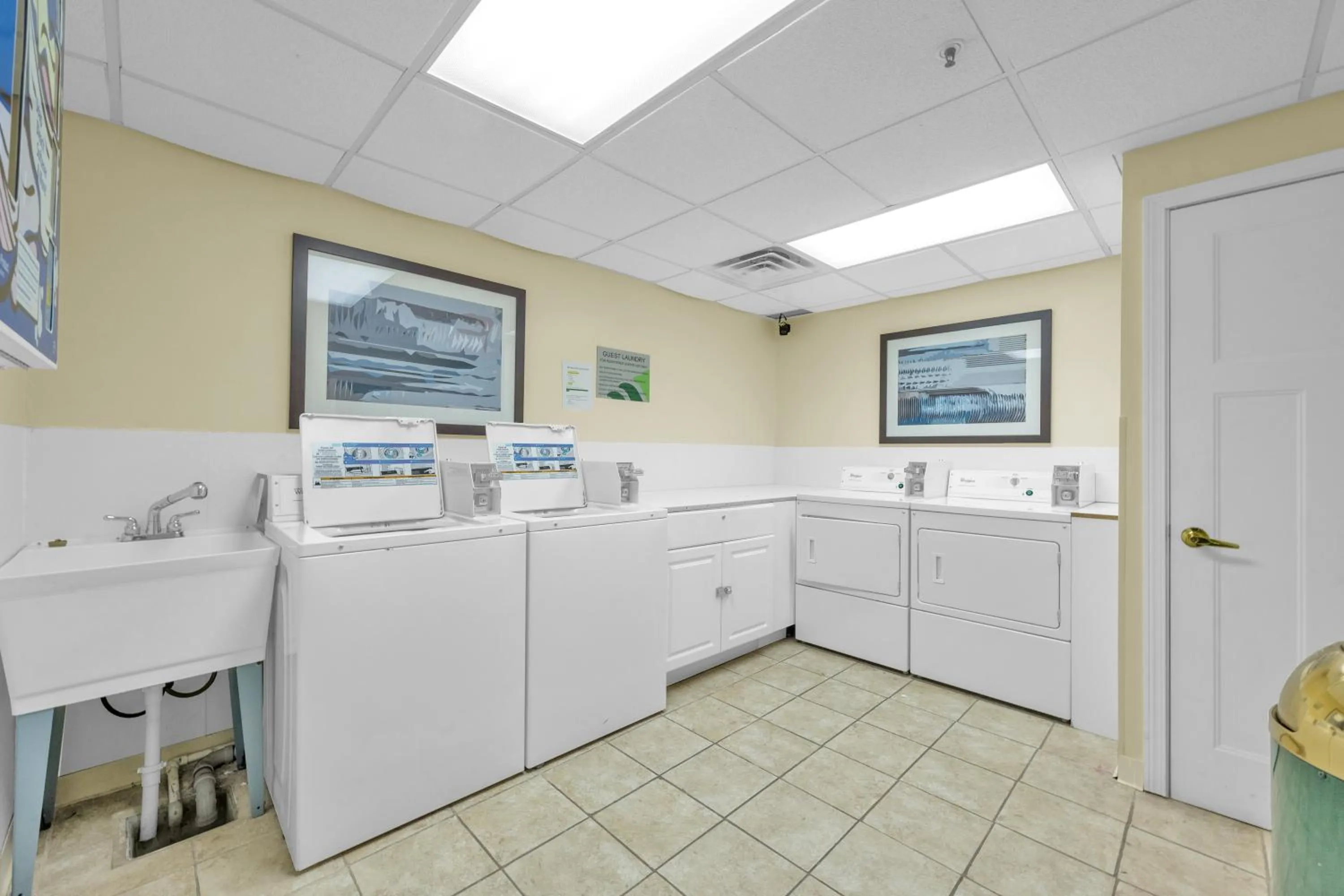 laundry in Wingate by Wyndham Chicago Schaumburg