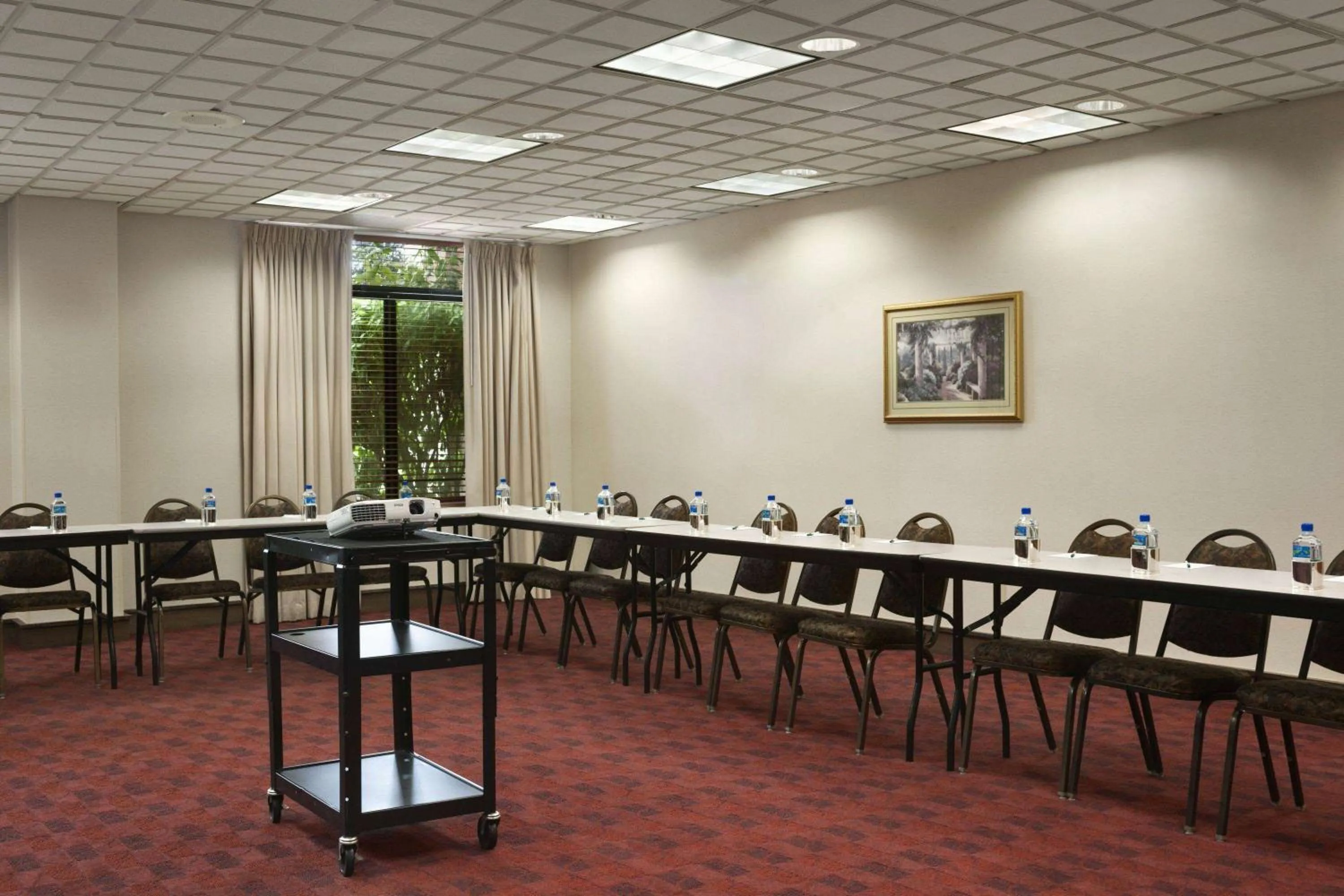 Meeting/conference room in Wingate by Wyndham Chicago Schaumburg
