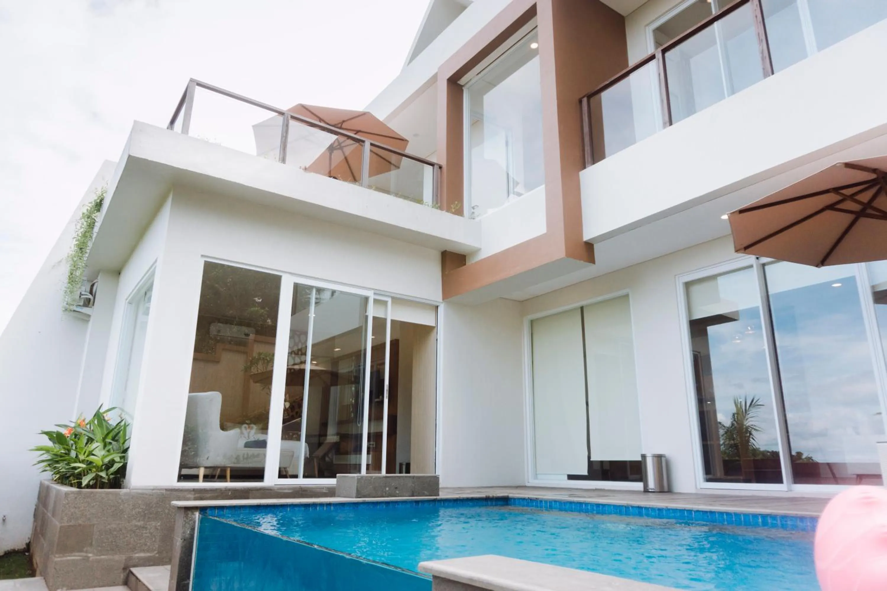 Swimming pool in Melase Hill Villa