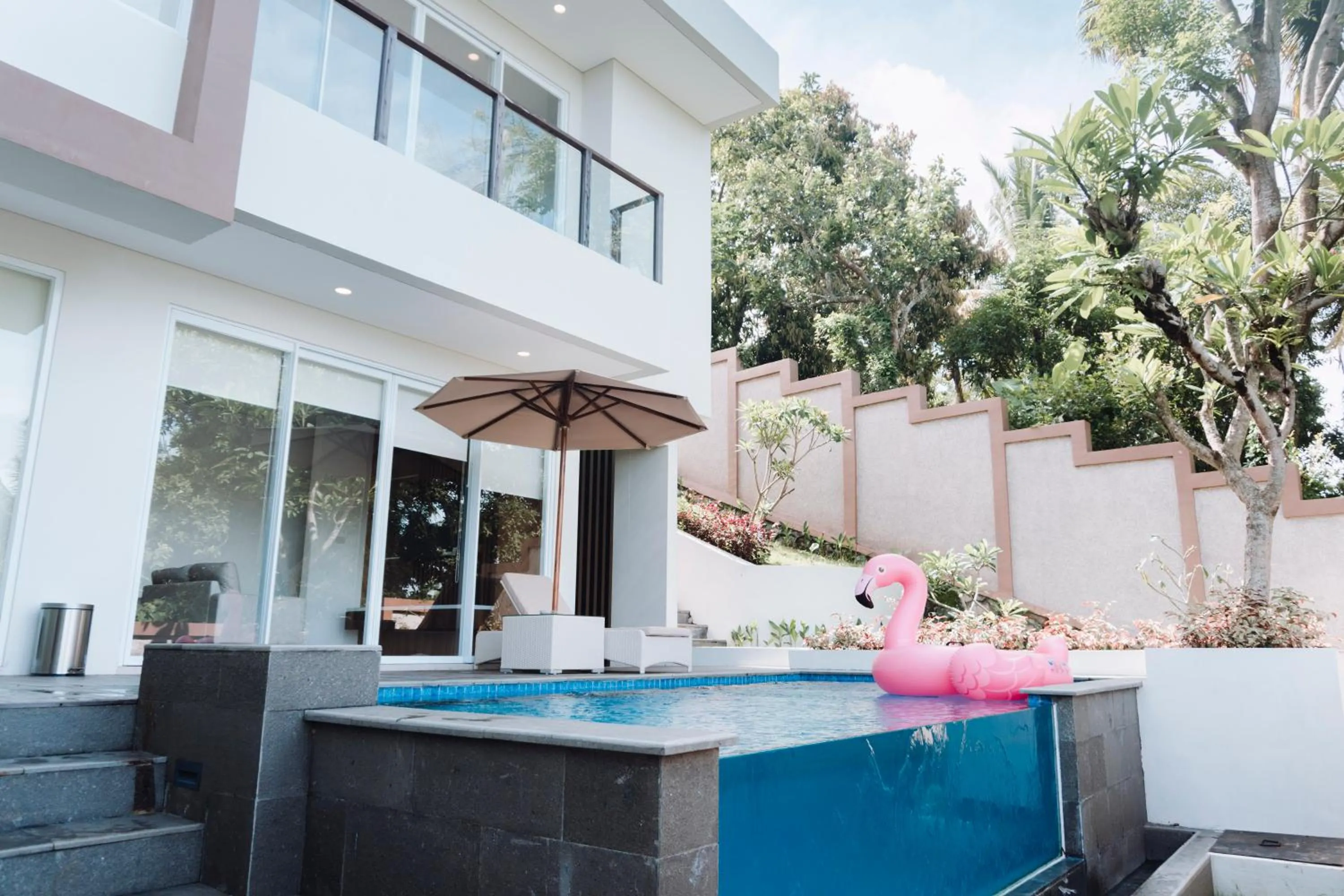 Swimming pool in Melase Hill Villa