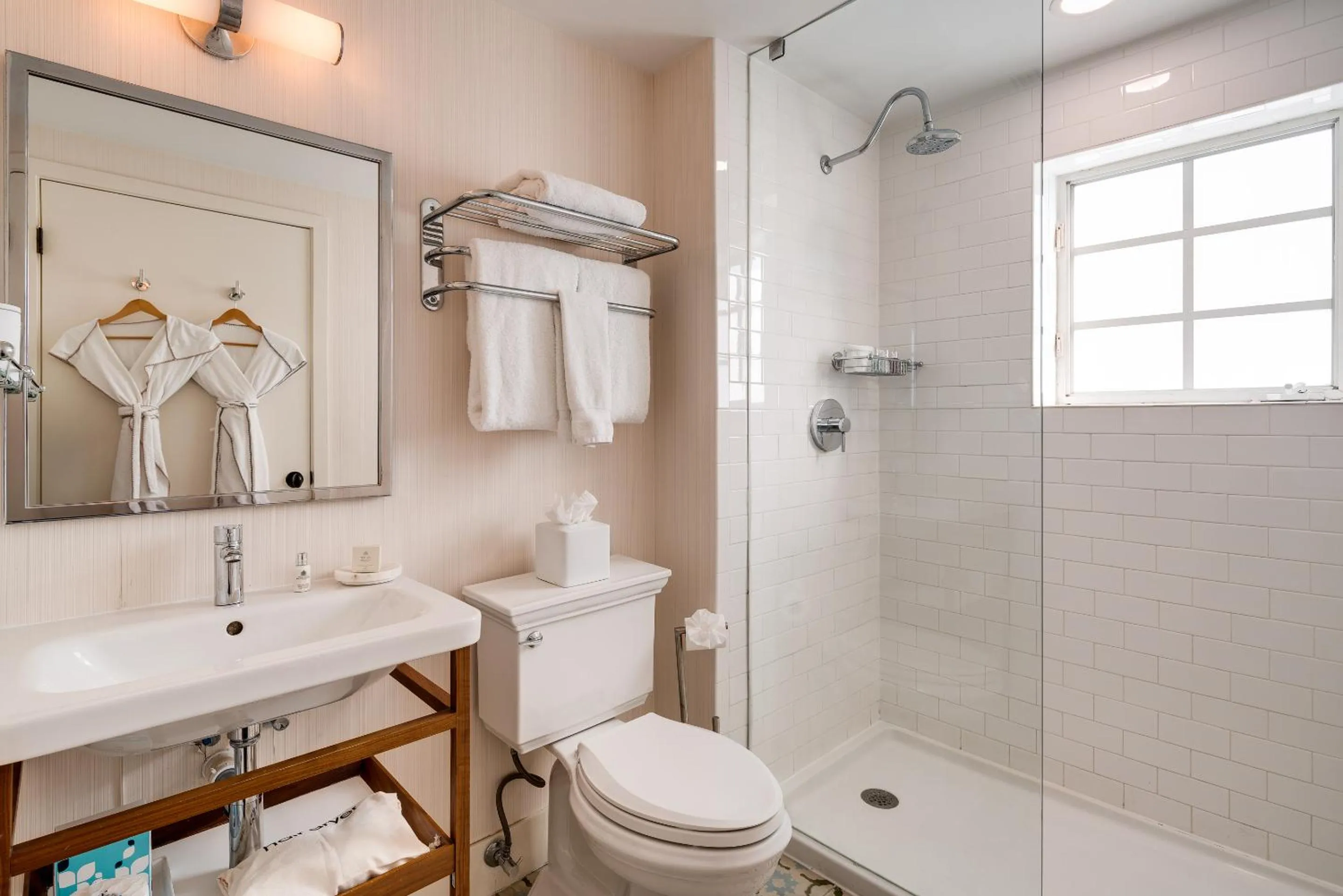 Shower in The Savoy Hotel & Beach Club