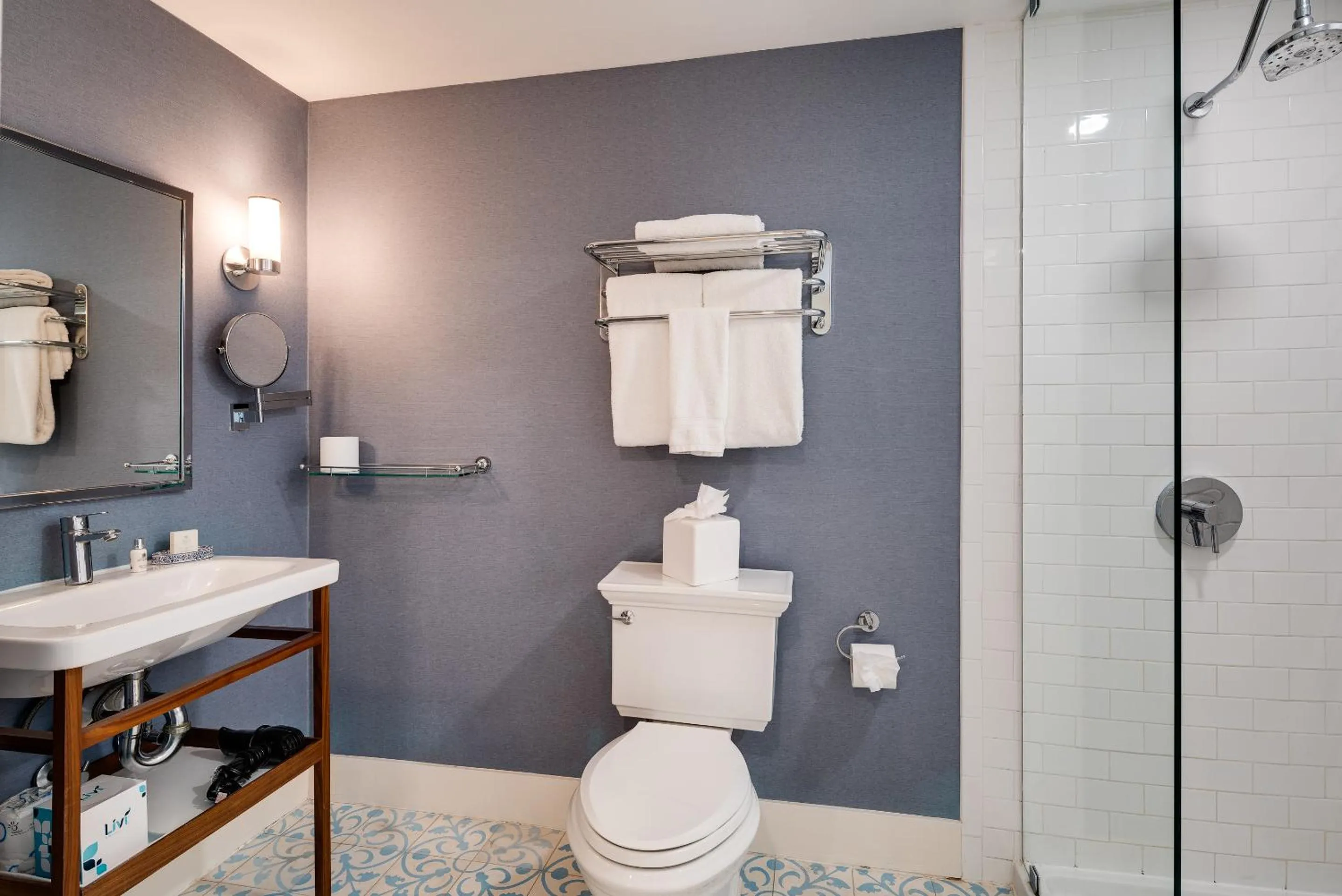 Shower in The Savoy Hotel & Beach Club