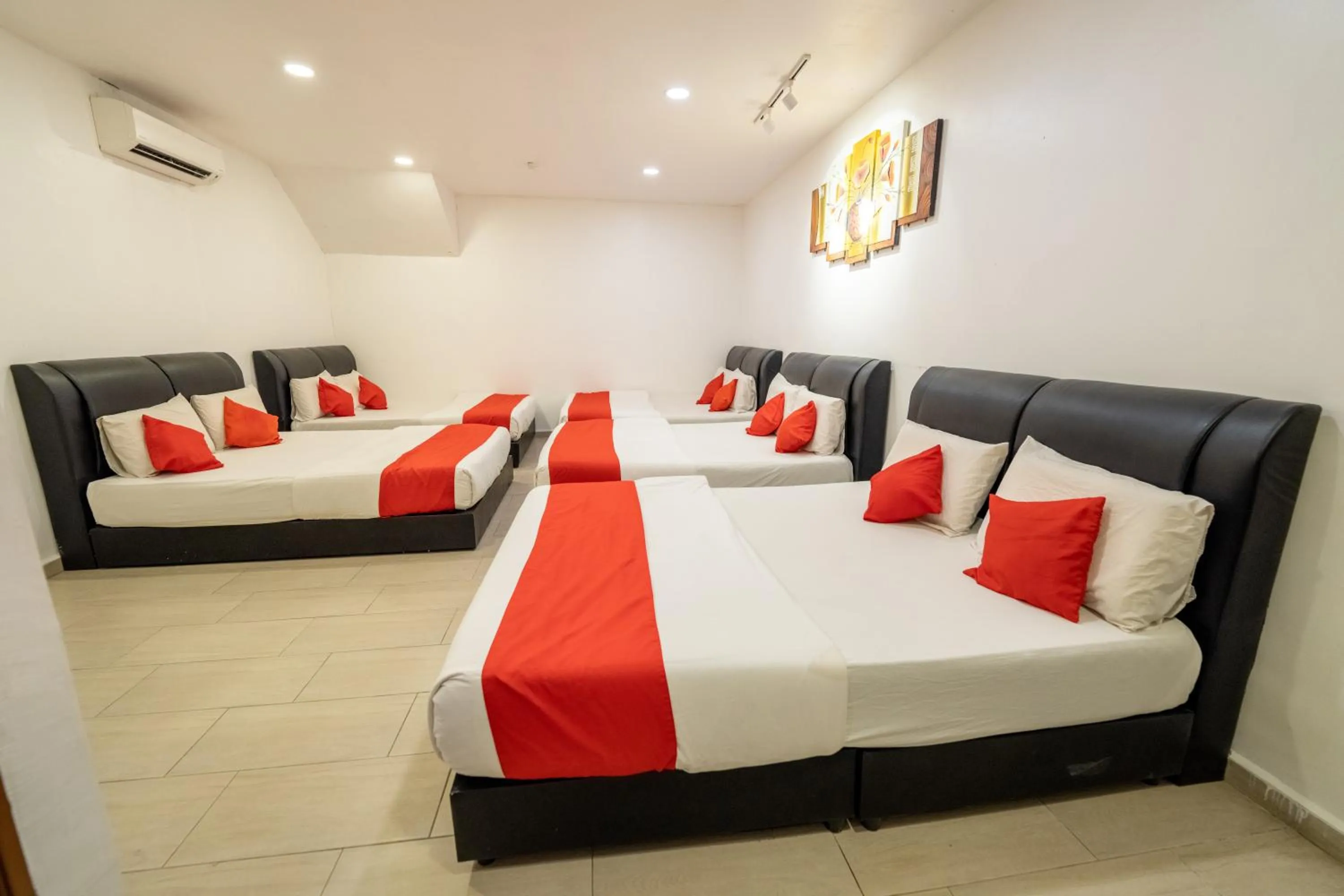 Property building, Bed in Mary J Hotel Family 10 pax room