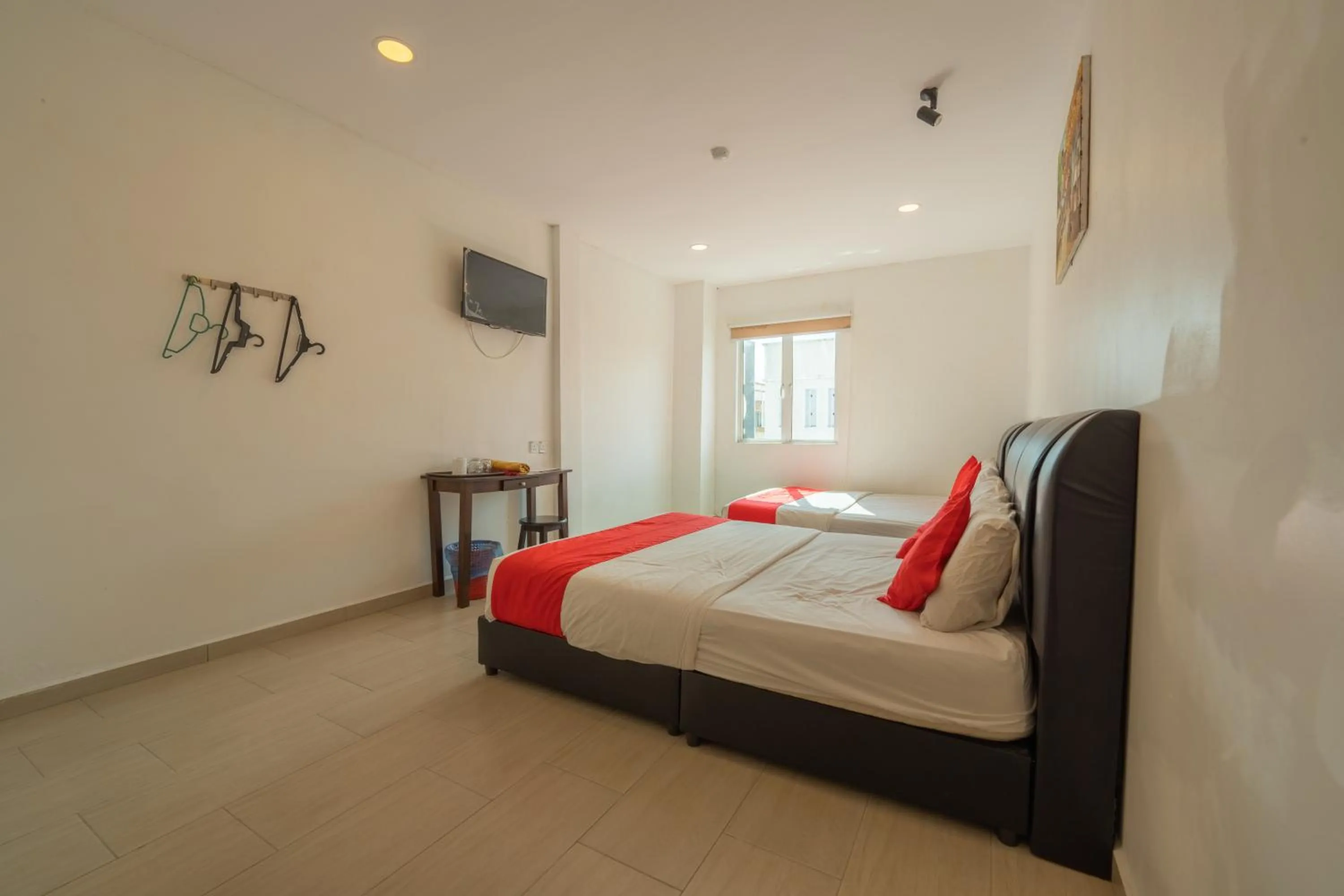 Property building, Bed in Mary J Hotel Family 10 pax room