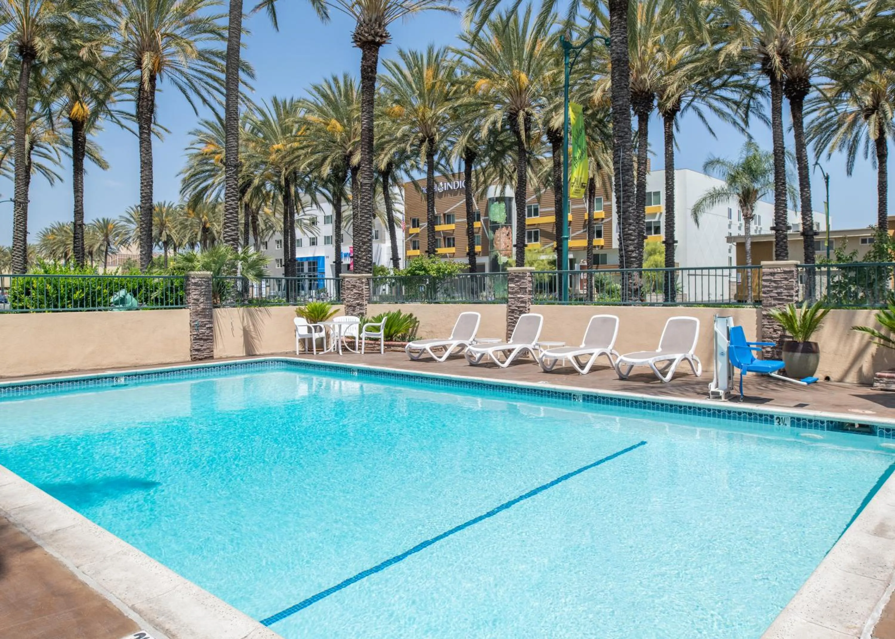 Swimming pool in Anaheim Islander Inn and suites near Park and Convention center