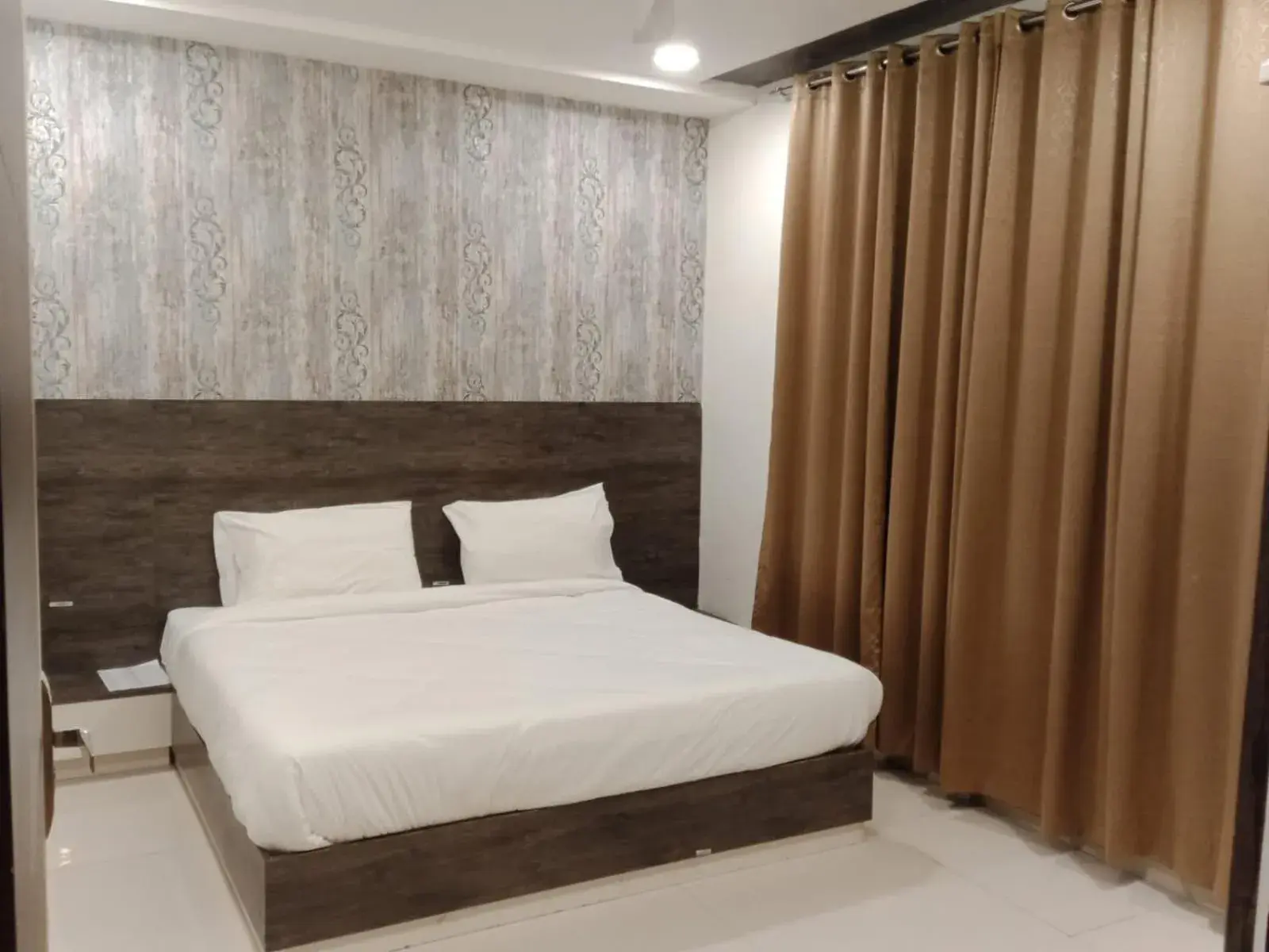 Budget Double Room in HOTEL GOLDEN LEAF Budget Double Room in HOTEL GOLDEN LEAF